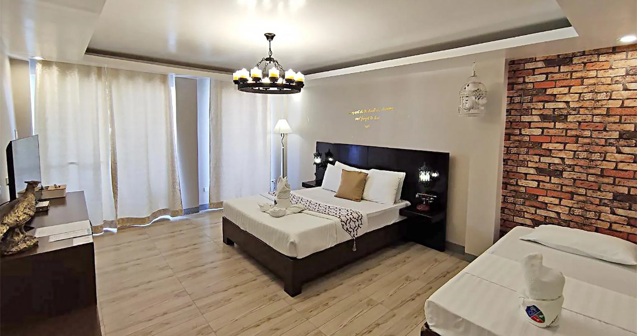 TV and multimedia in Casa Almarenzo Bed & Breakfast