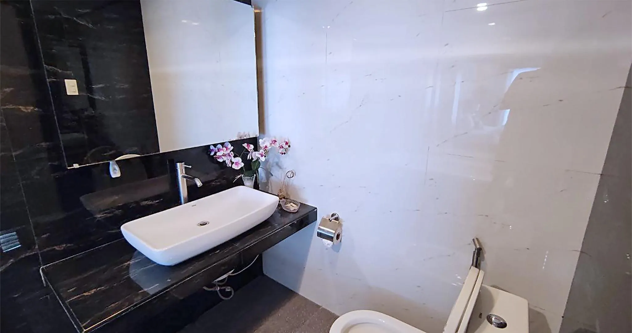 Toilet in Casa Almarenzo Bed & Breakfast