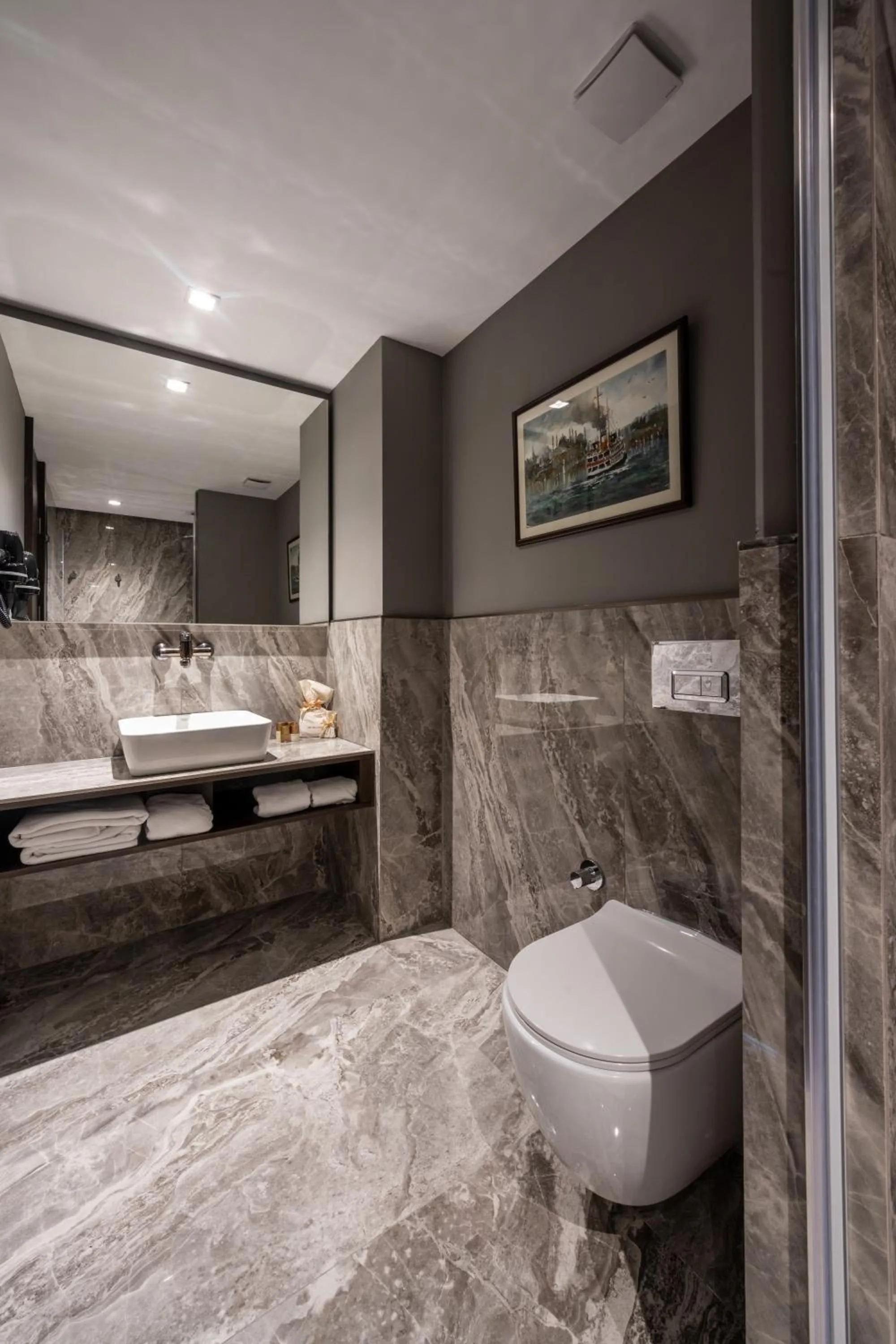 Toilet in Noble Pangaltı