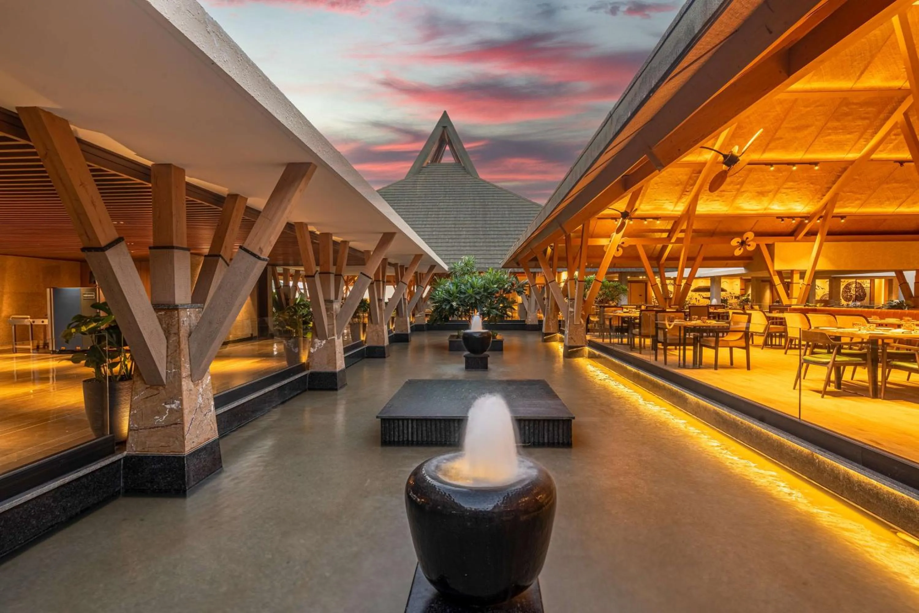 Restaurant/places to eat in Radisson Resort Hatgad Saputara