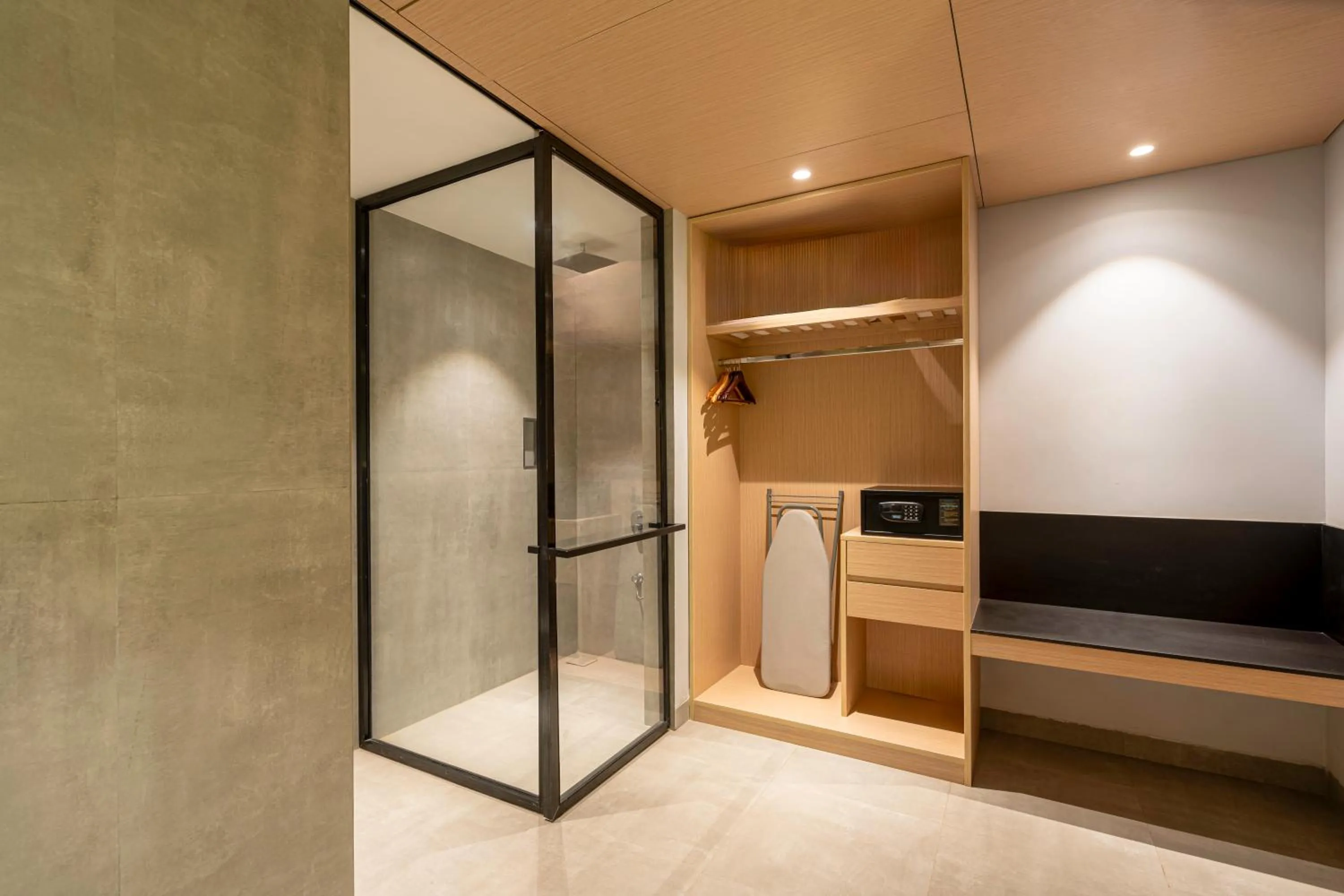 Shower in Radisson Resort Hatgad Saputara