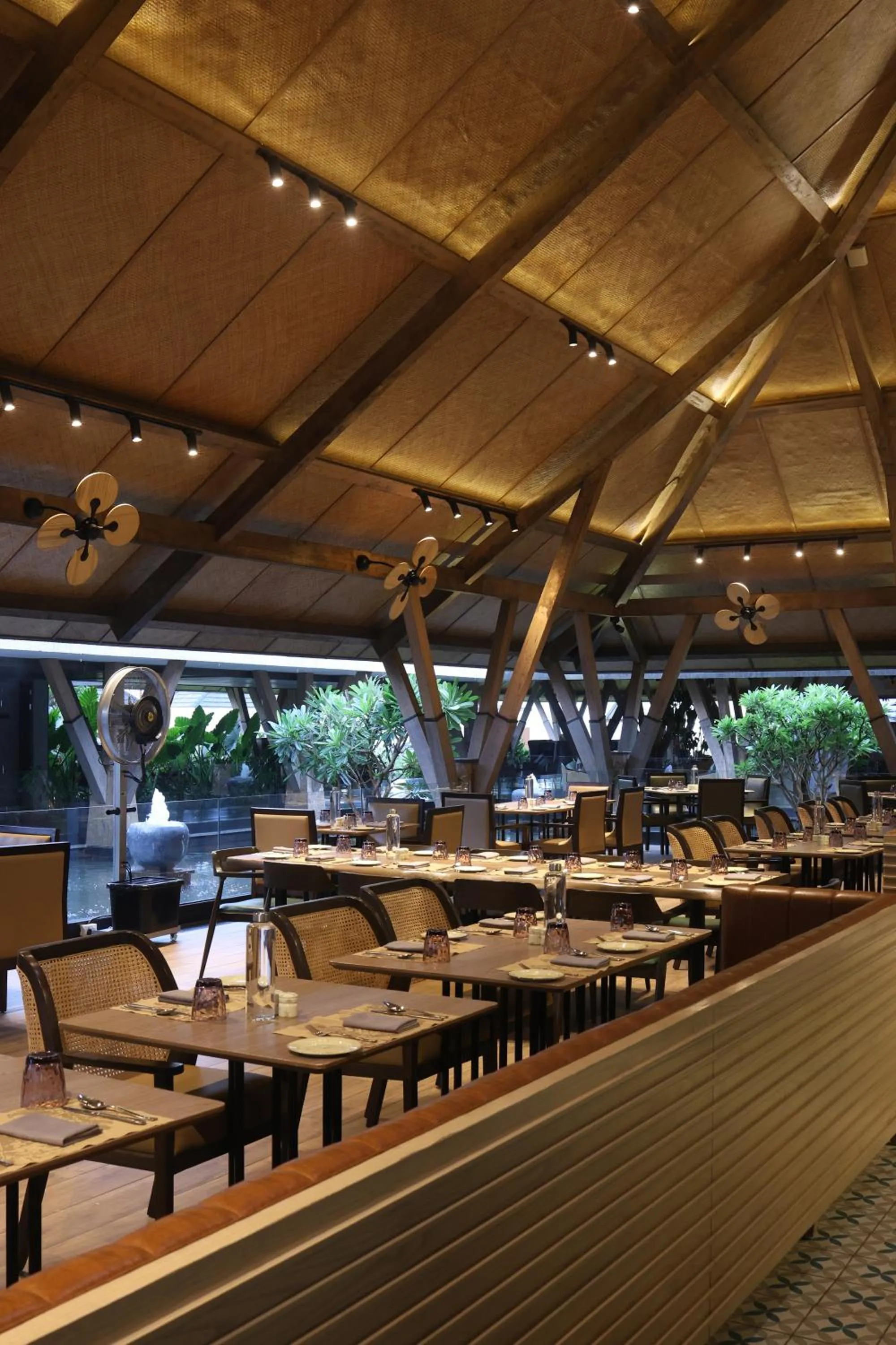 Restaurant/places to eat in Radisson Resort Hatgad Saputara