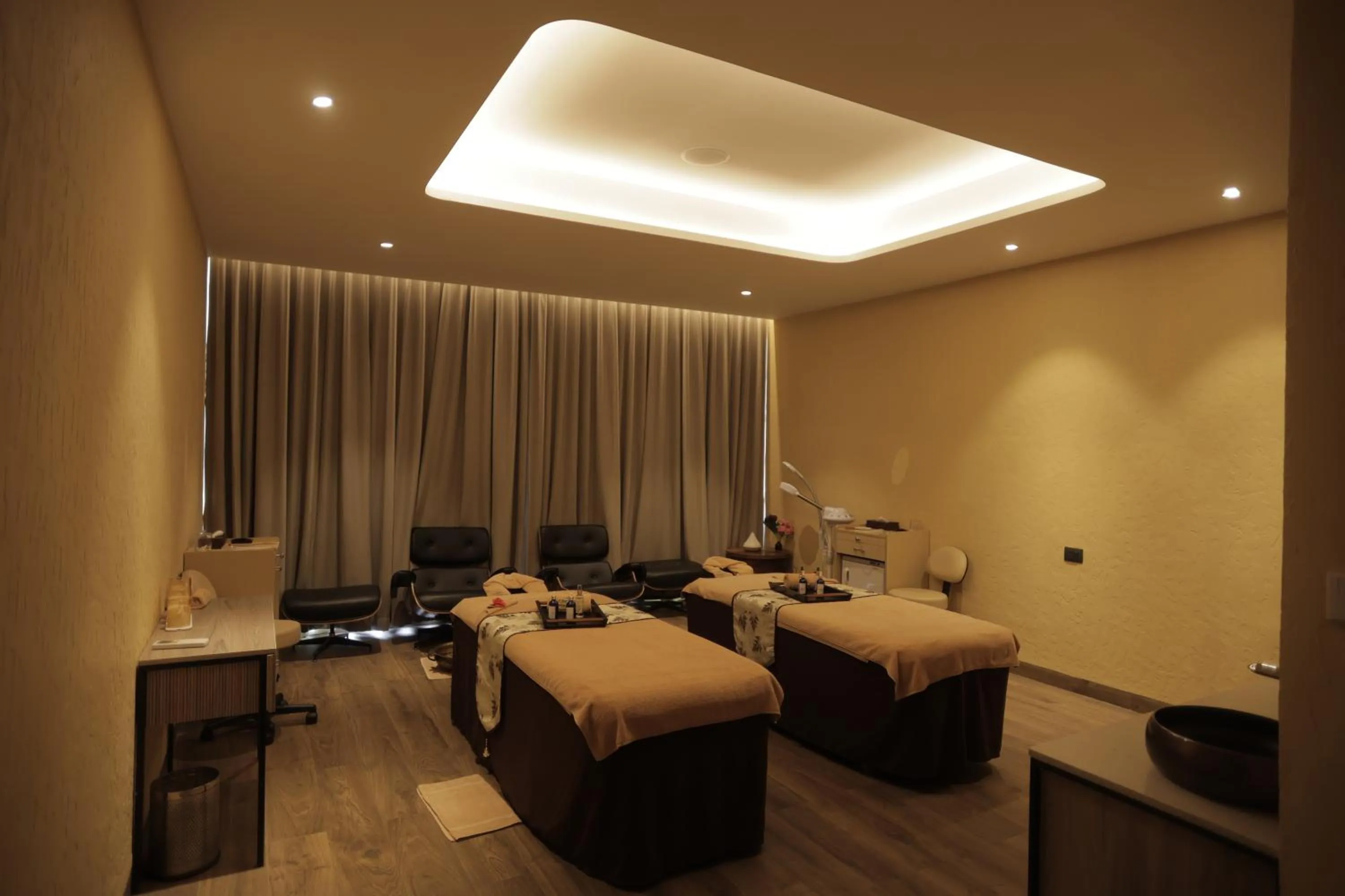 Spa and wellness centre/facilities, Bed in Radisson Resort Hatgad Saputara