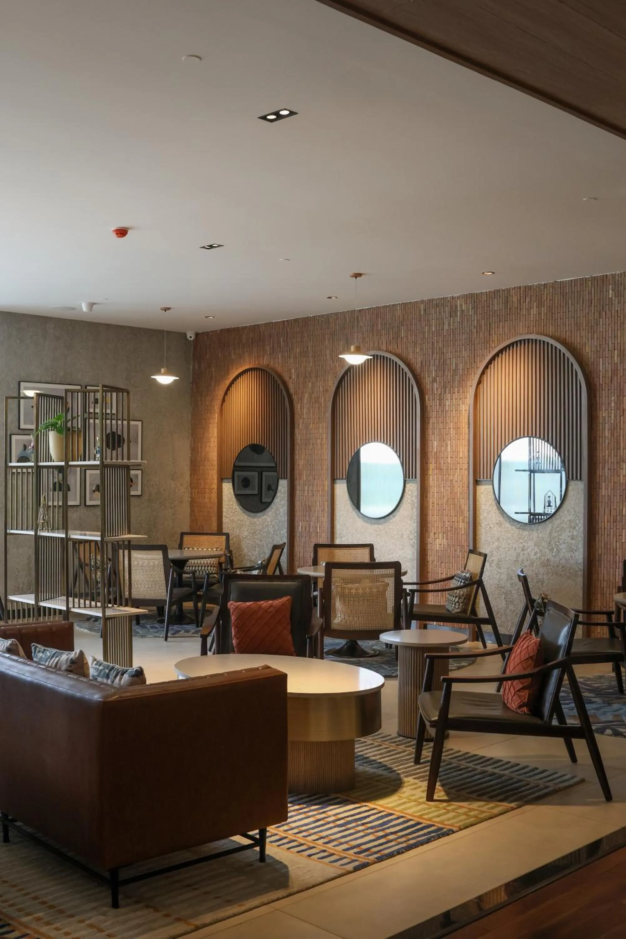 Lounge or bar in Radisson Resort Hatgad Saputara