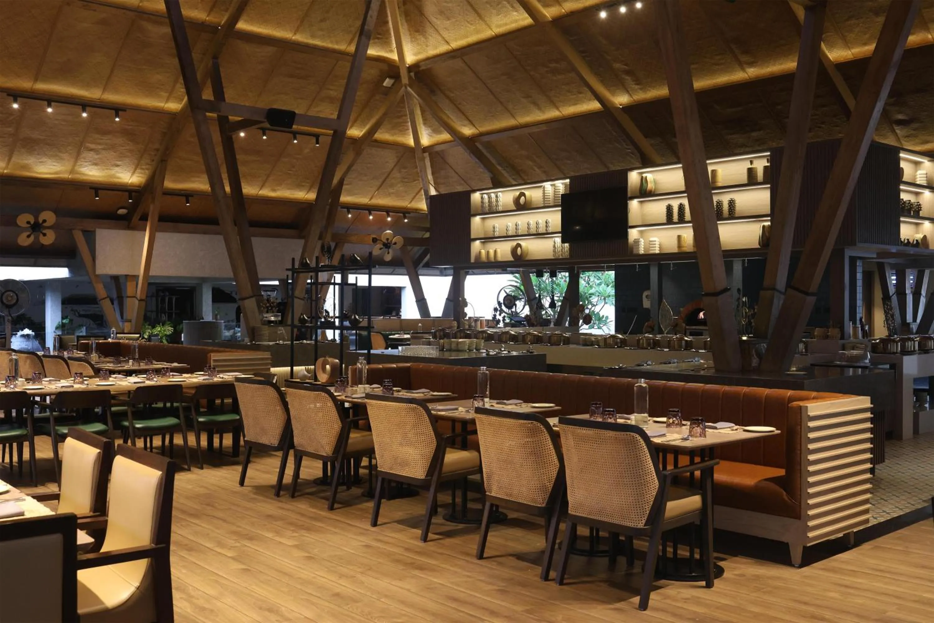 Restaurant/places to eat in Radisson Resort Hatgad Saputara