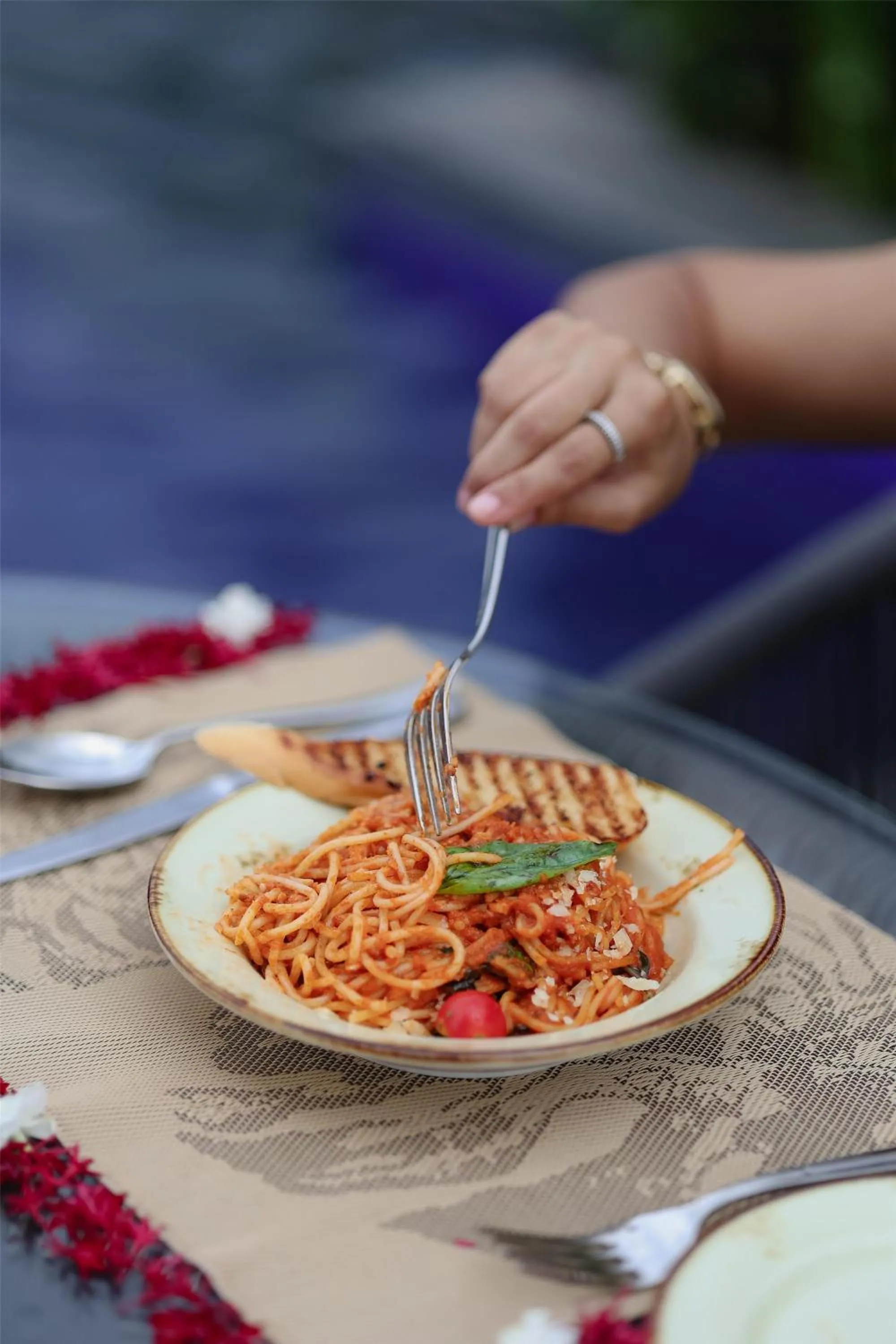 Restaurant/places to eat in Radisson Resort Hatgad Saputara