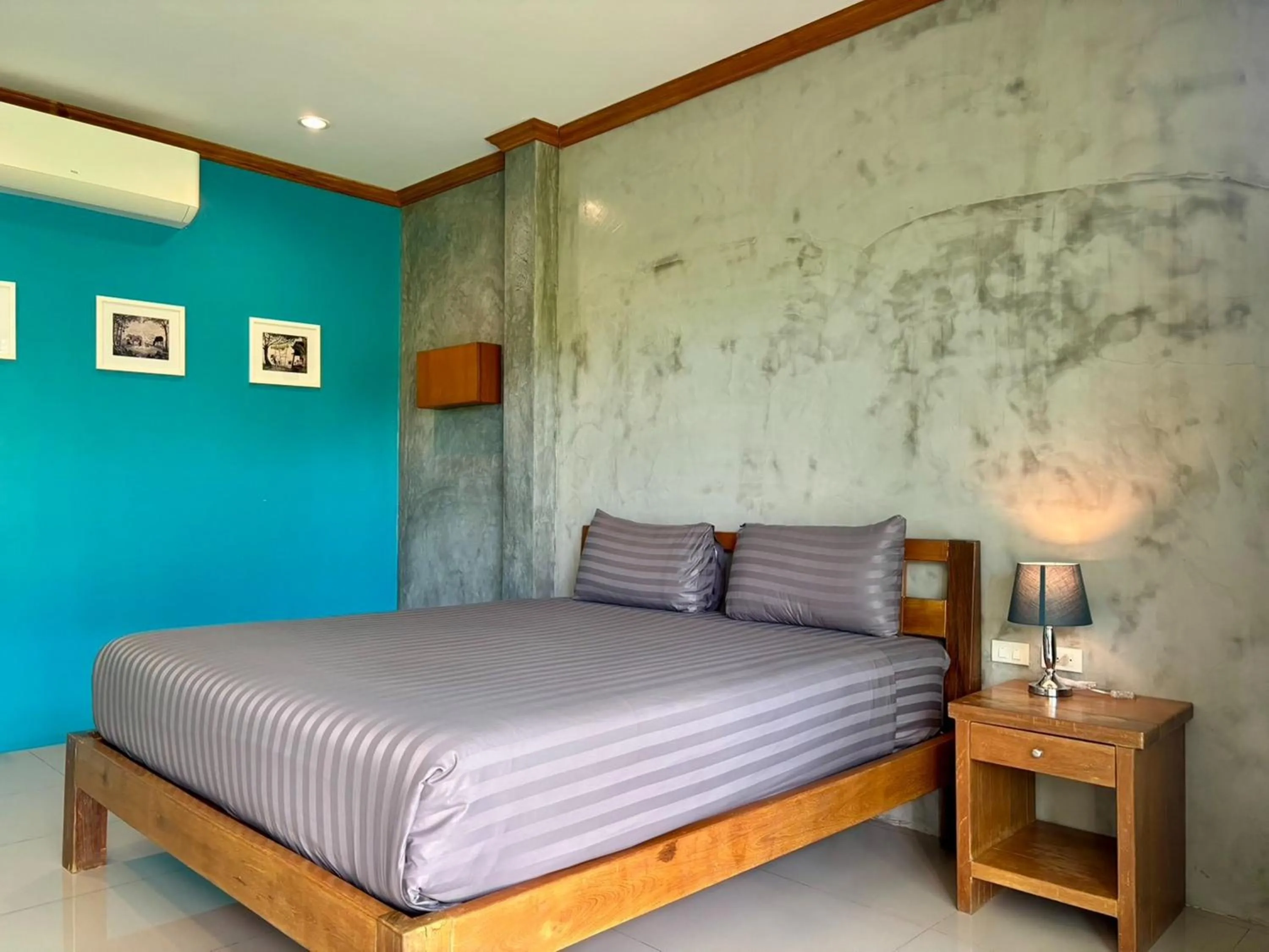 Bedroom, Bed in Moonlight Cottage