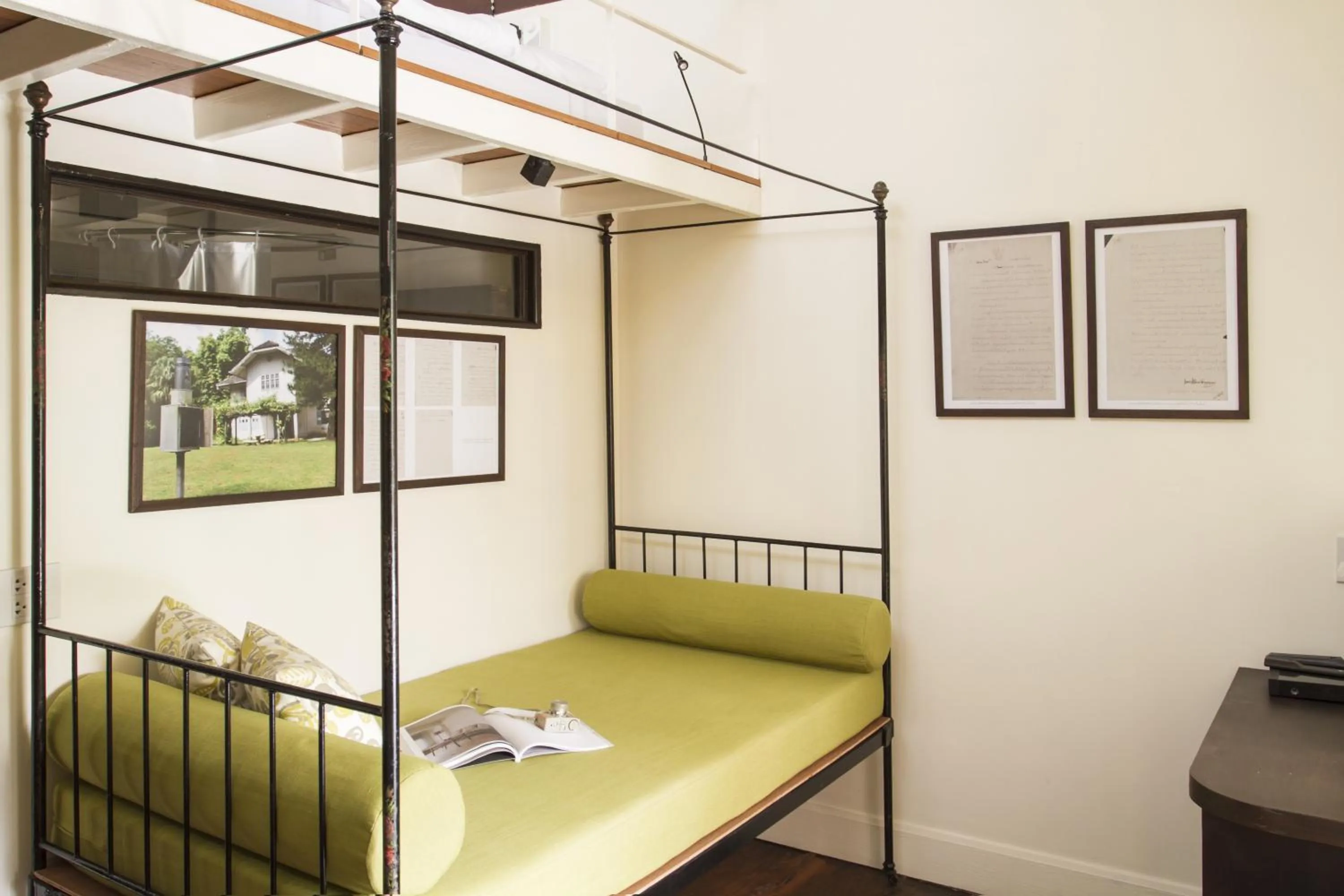 Seating area, Bed in Baan Luang Rajamaitri Historic Inn