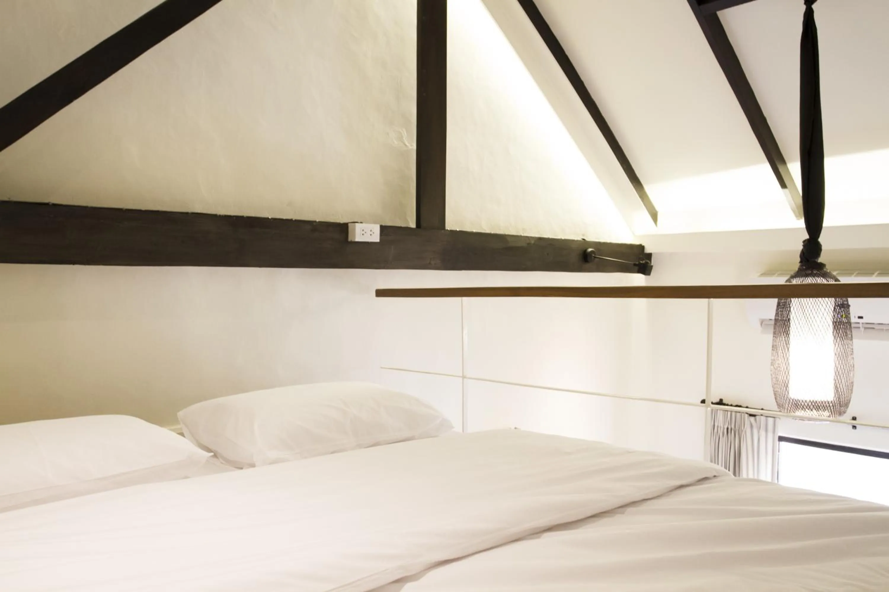 Bed in Baan Luang Rajamaitri Historic Inn