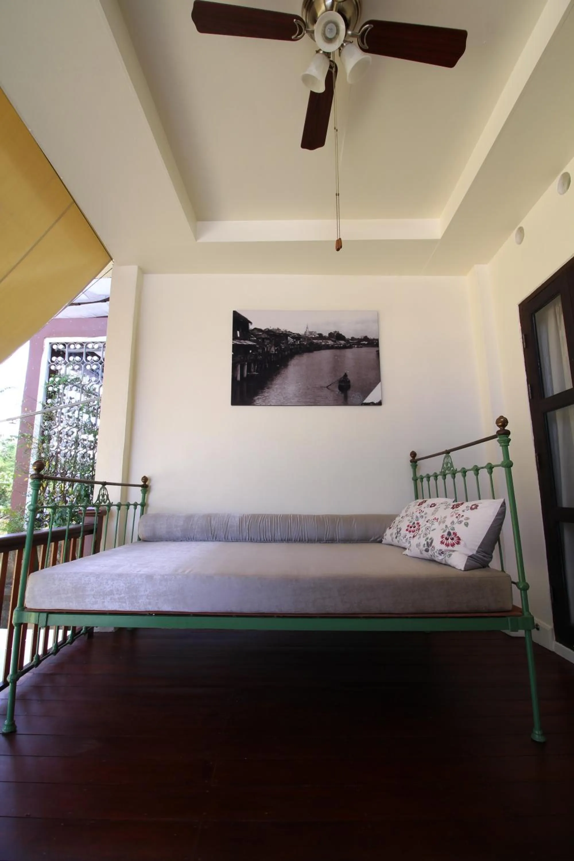 Seating area, Bed in Baan Luang Rajamaitri Historic Inn