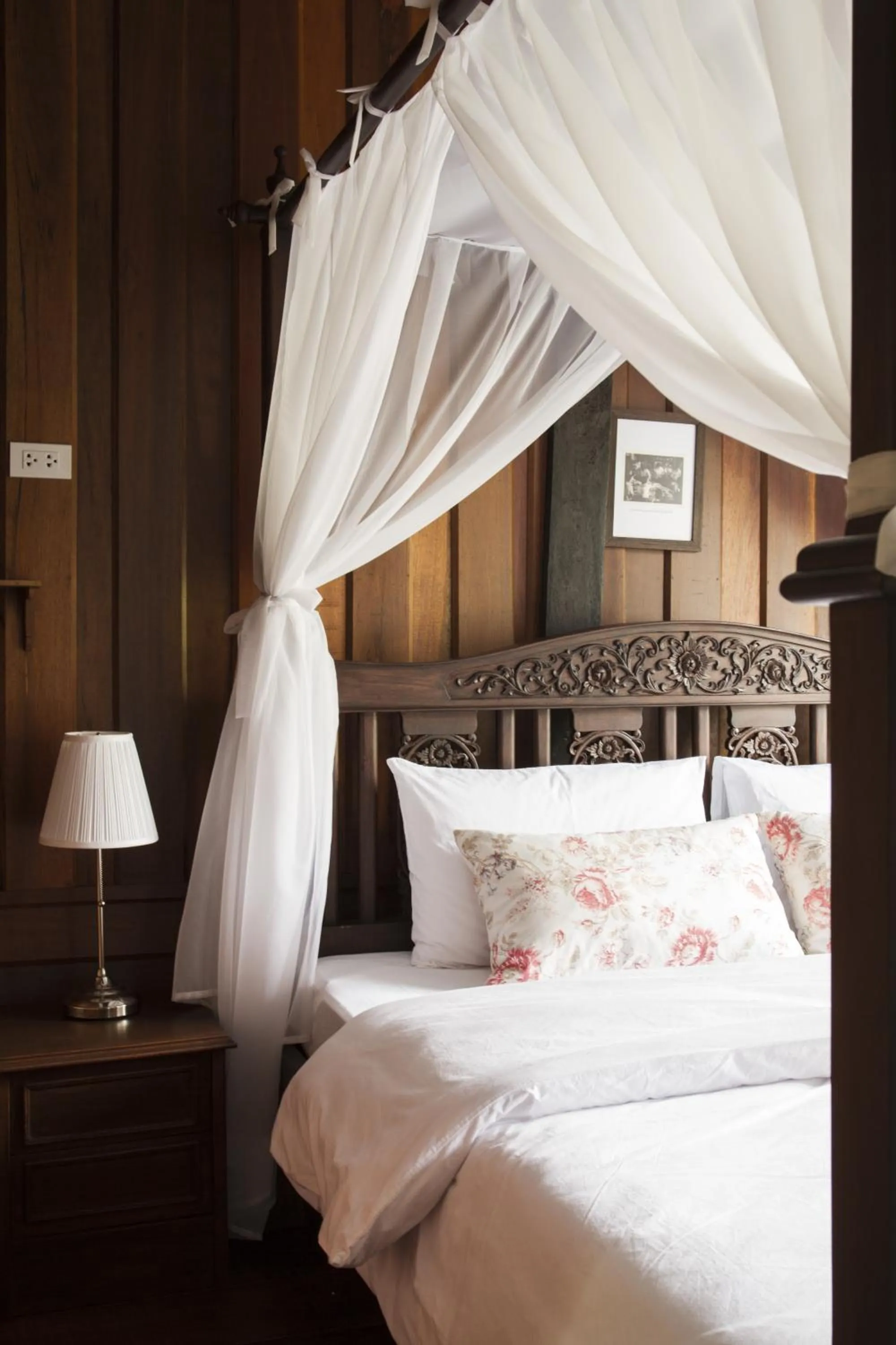 Bed in Baan Luang Rajamaitri Historic Inn