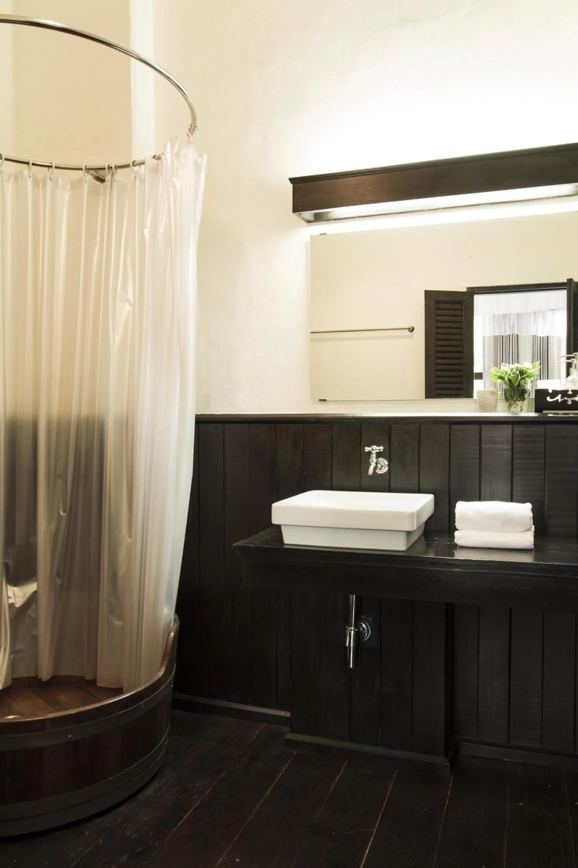 Toilet in Baan Luang Rajamaitri Historic Inn