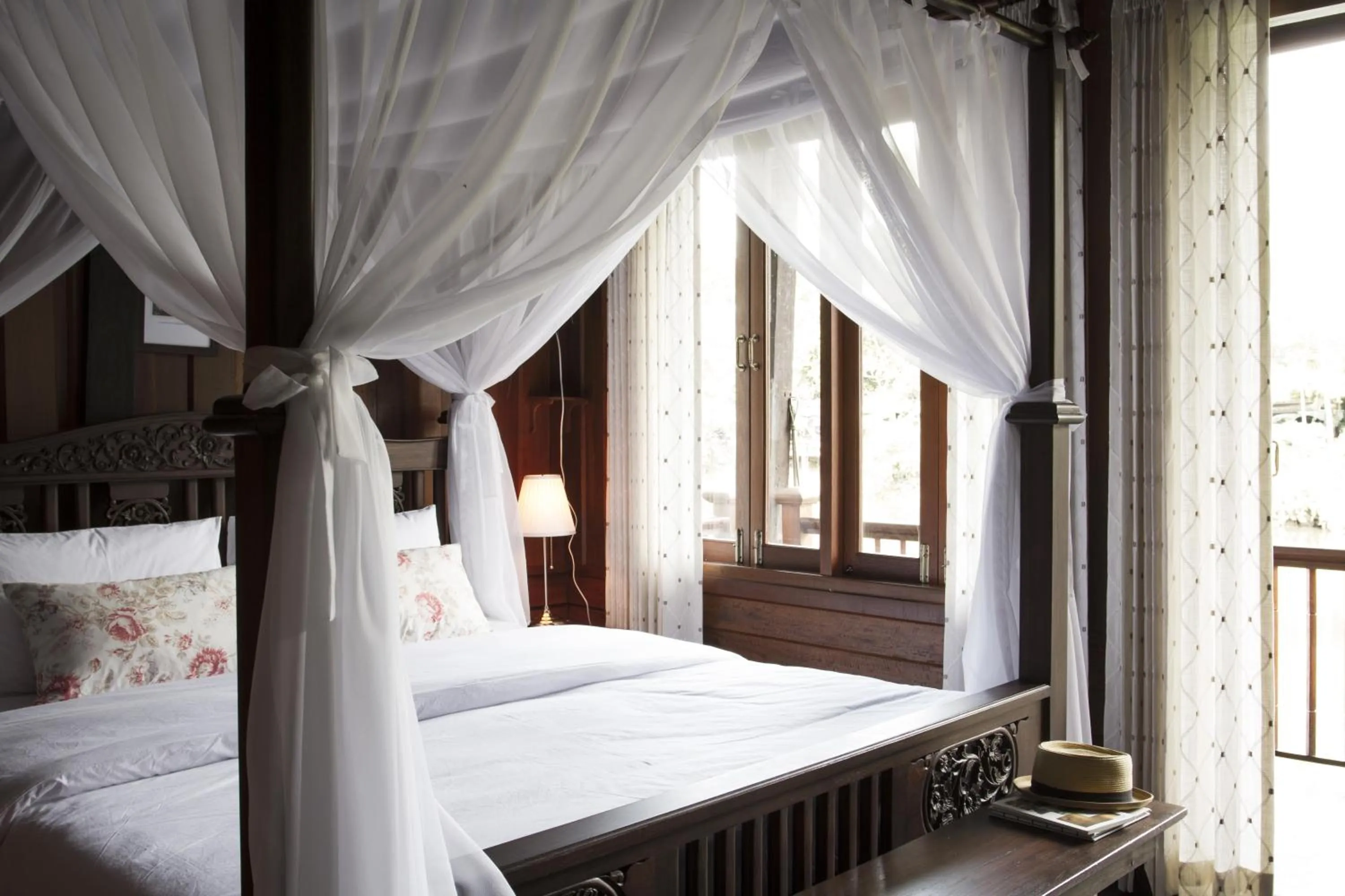 Bed in Baan Luang Rajamaitri Historic Inn