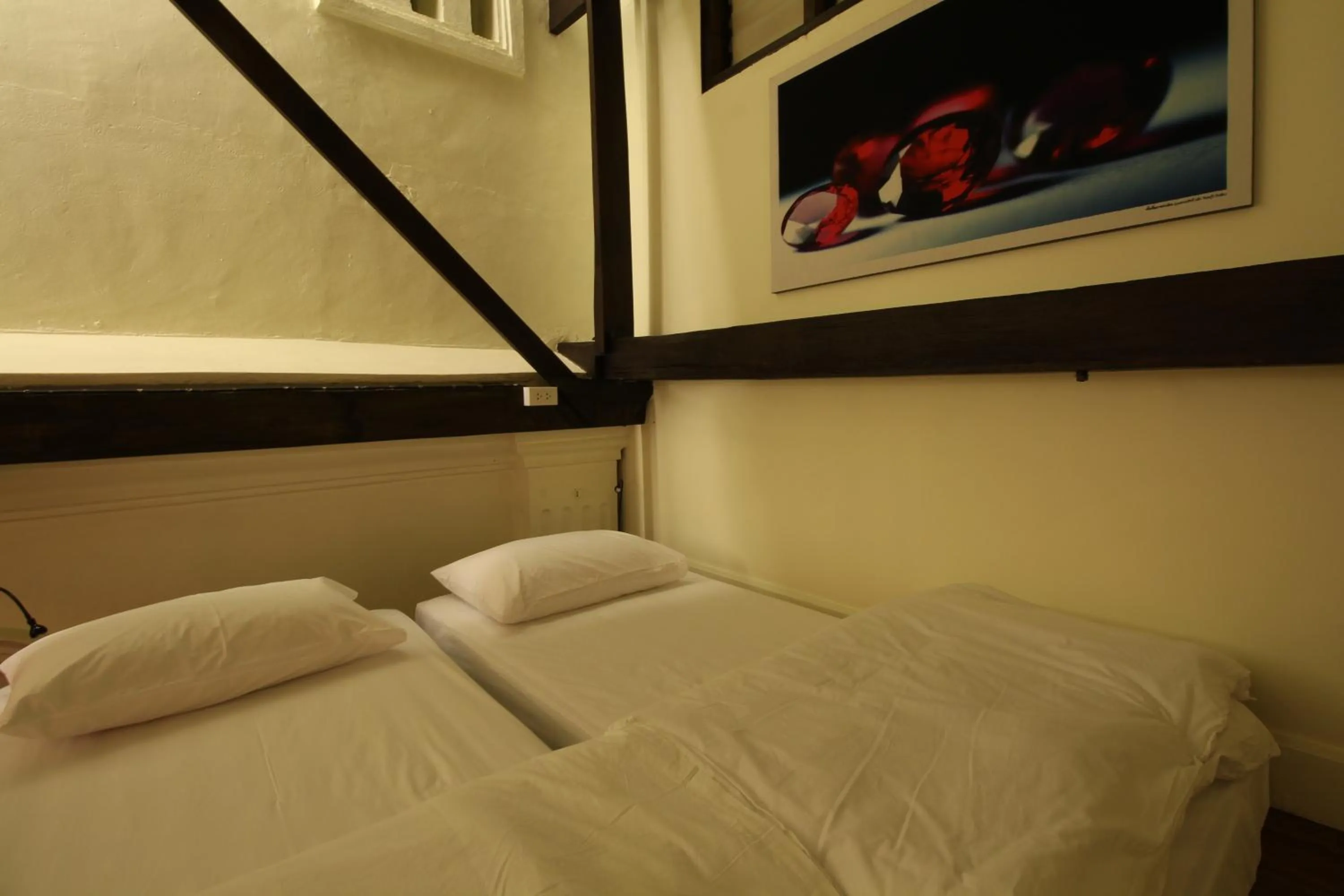 Bed in Baan Luang Rajamaitri Historic Inn