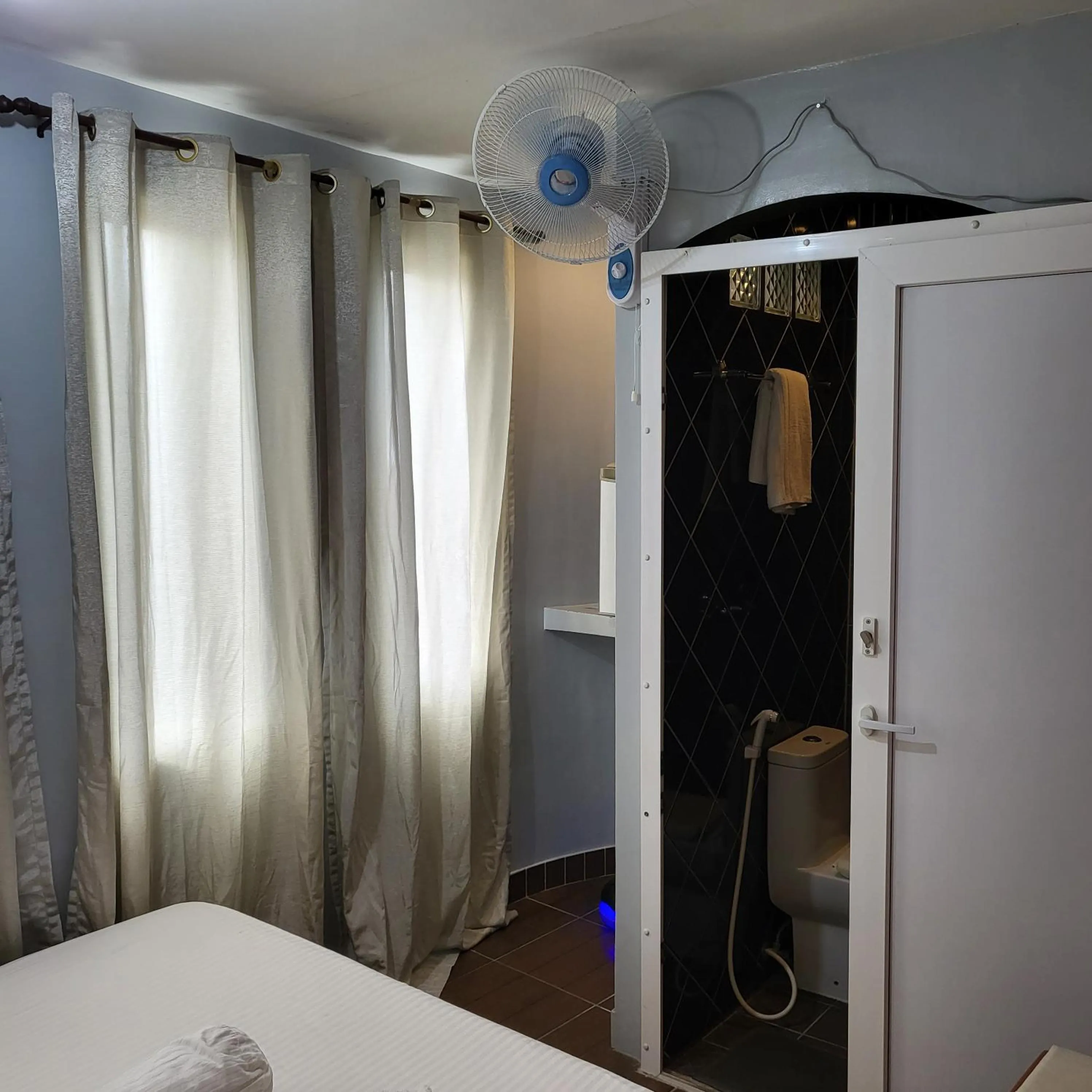 Bathroom, Bed in Green Monkey Resort Boracay