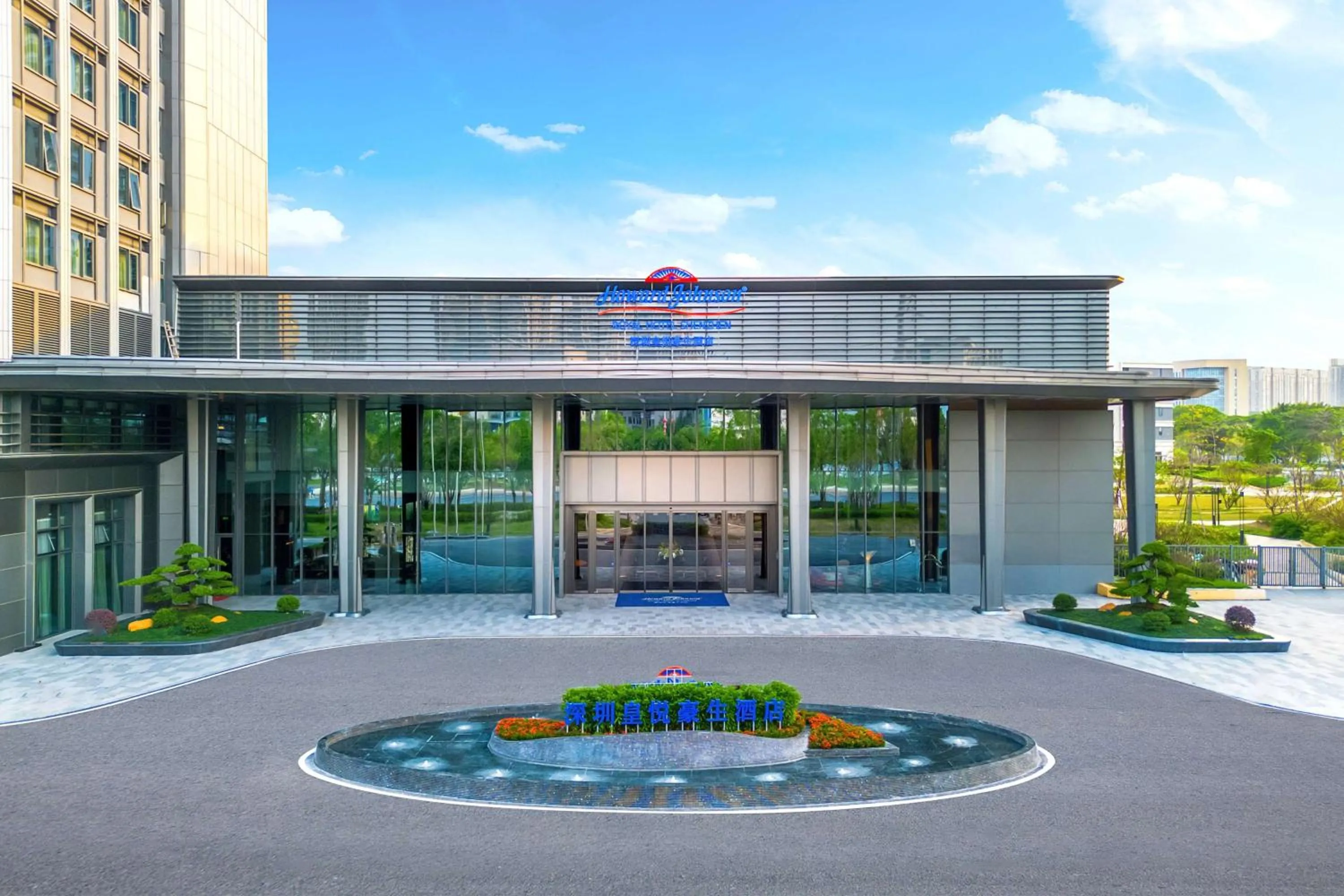 Property building in Howard Johnson Royal Hotel Shenzhen