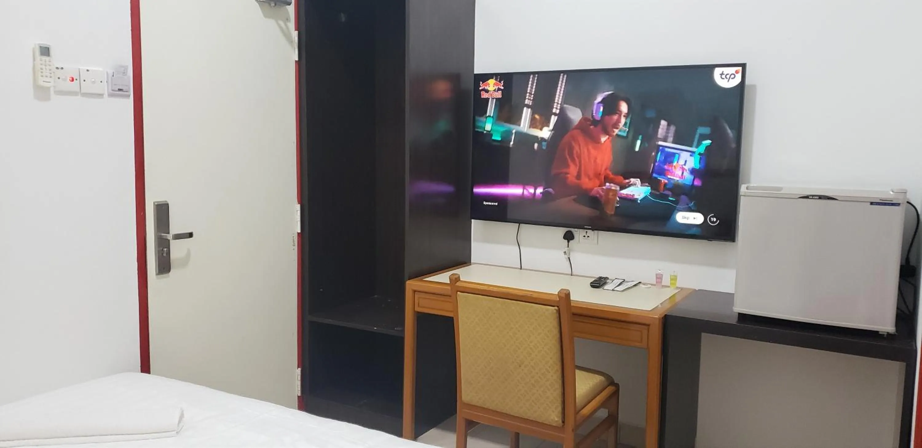 Communal lounge/ TV room, Bed in S Rose Hotel Sepang