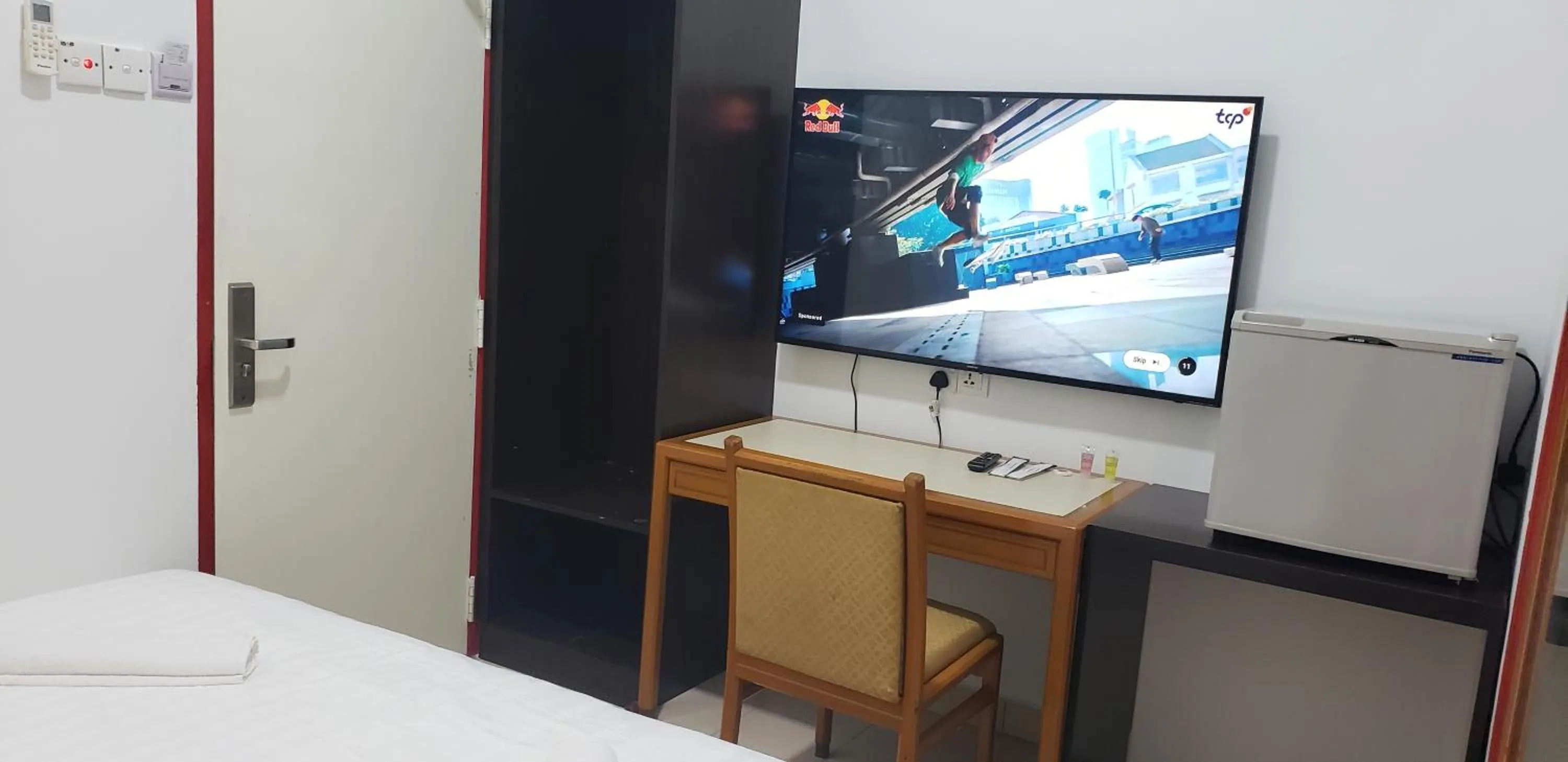 Communal lounge/ TV room, Bed in S Rose Hotel Sepang