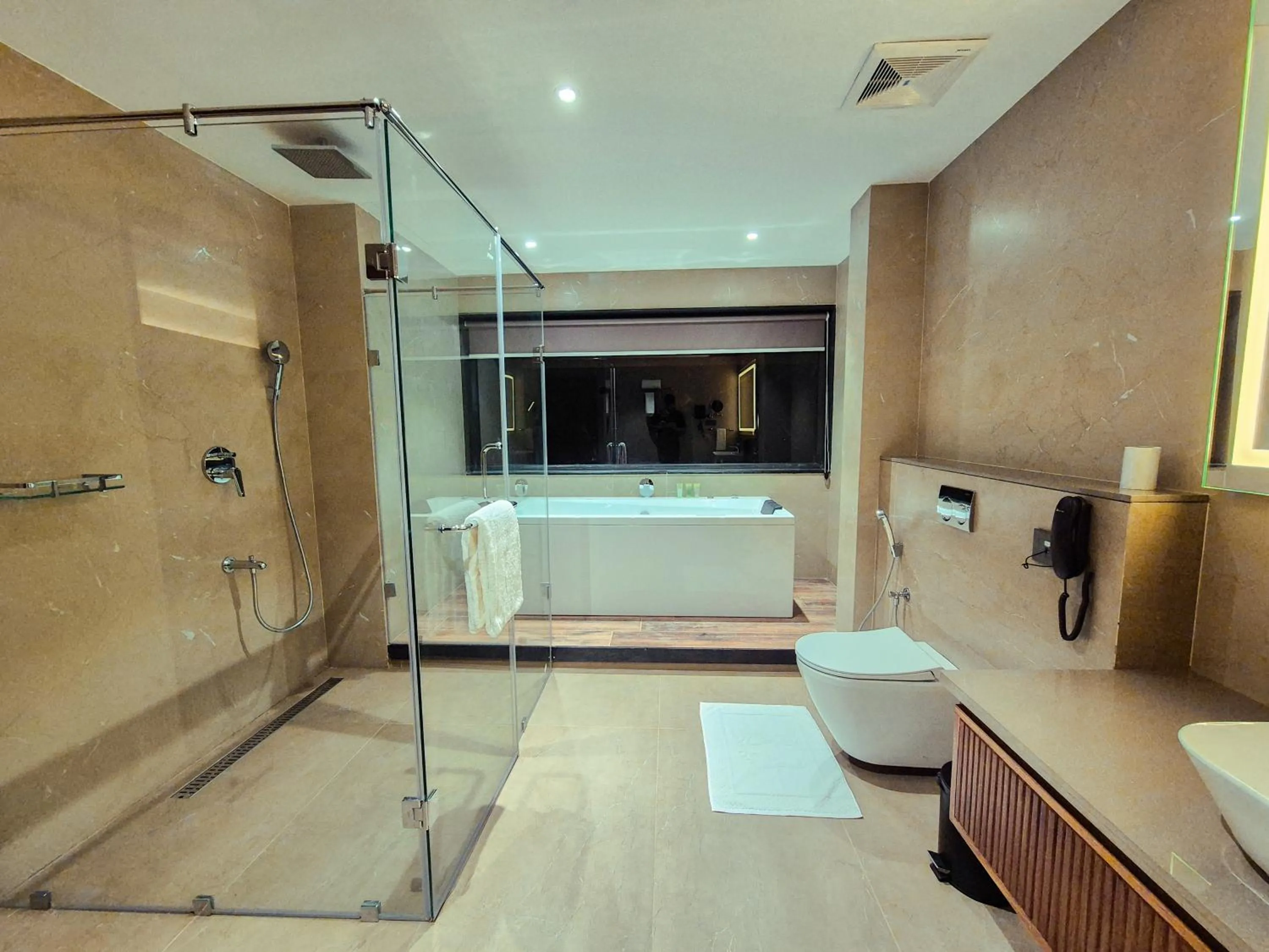 Hot Tub in Sterling Lontano Waterfront Wayanad