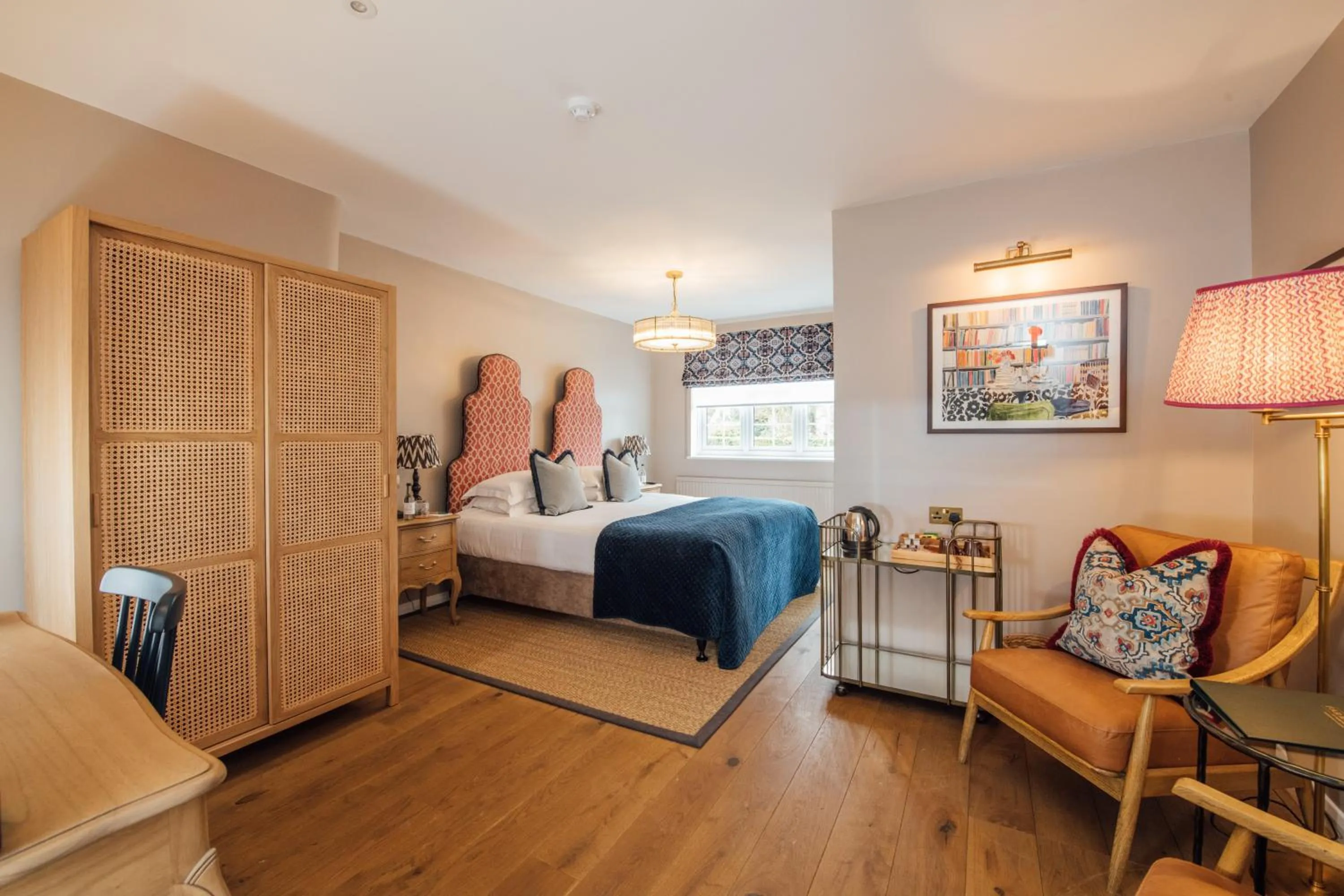 Seating area, Bed in The Farmhouse at Redcoats