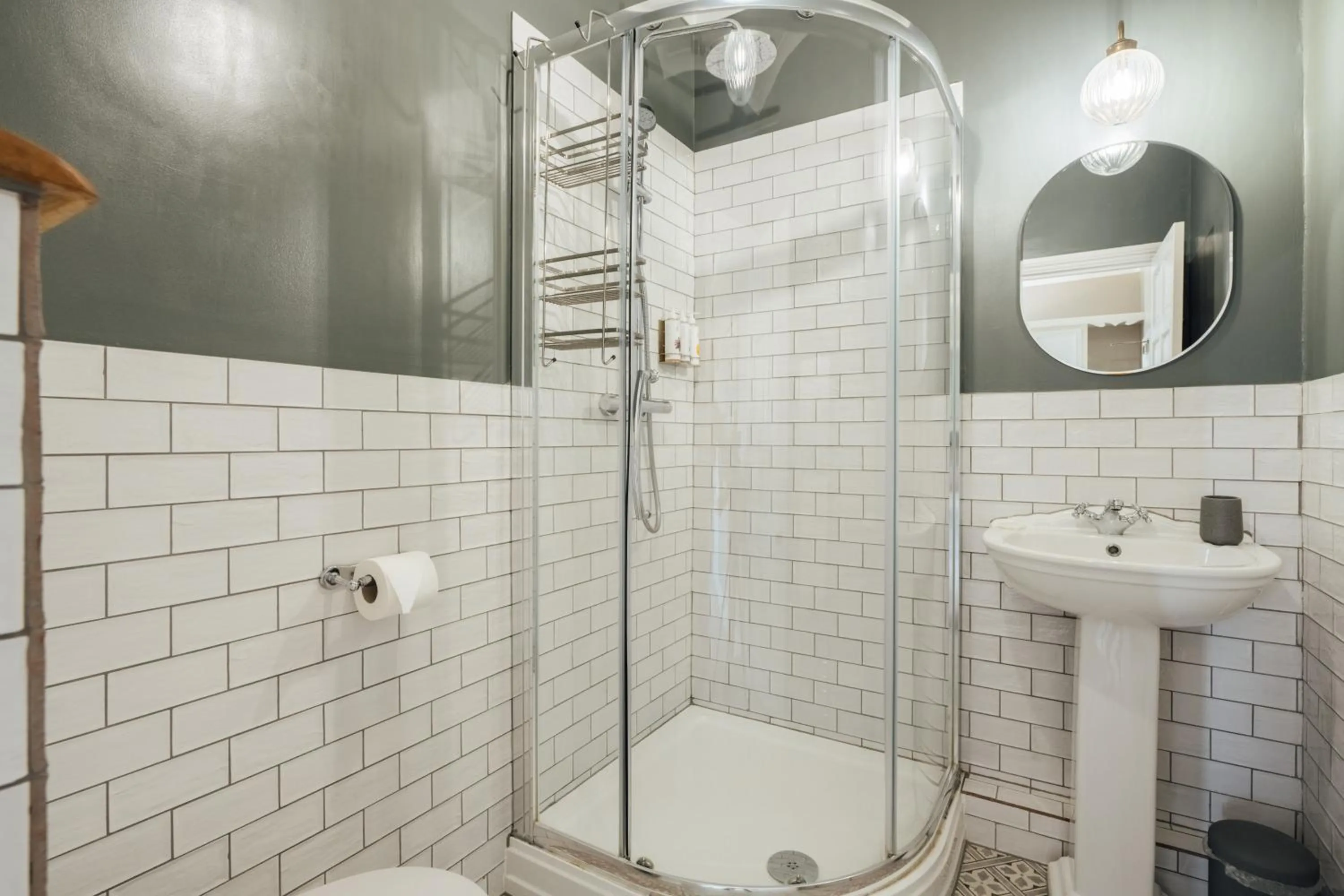 Shower in The Farmhouse at Redcoats