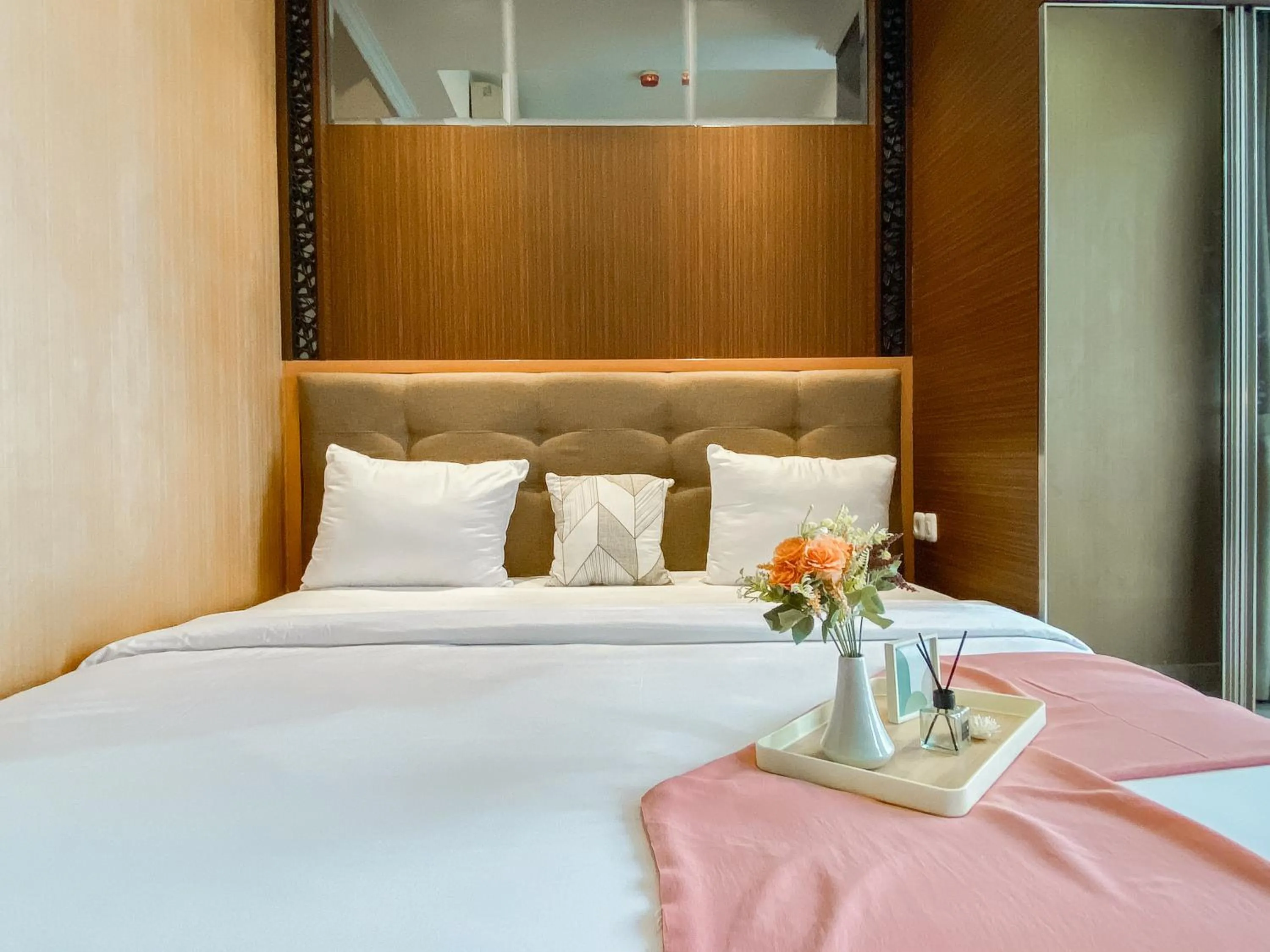 Lovely Studio Menteng Park Apartment By Travelio