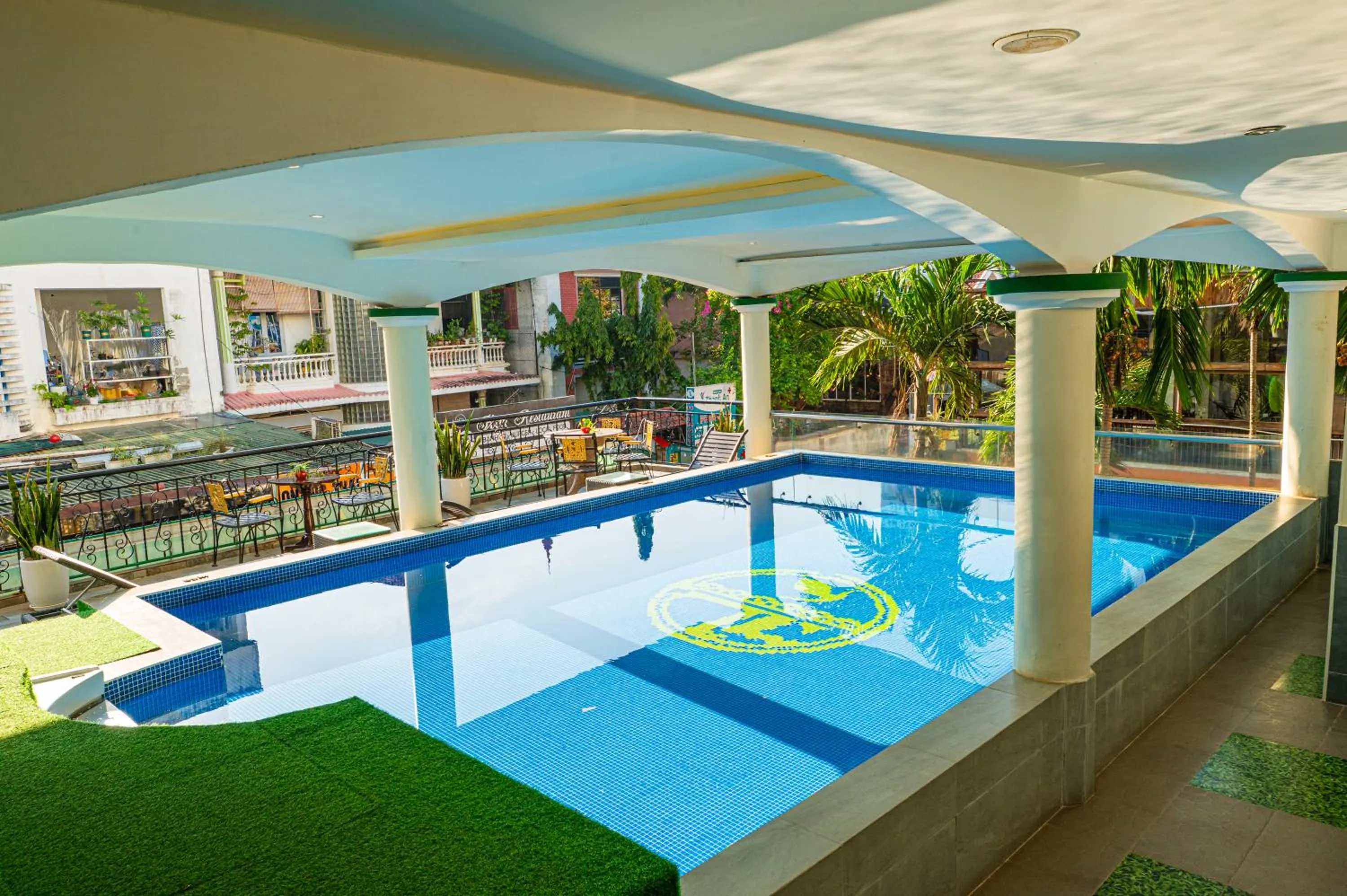 Swimming pool in Thanh Lich Hue Hotel