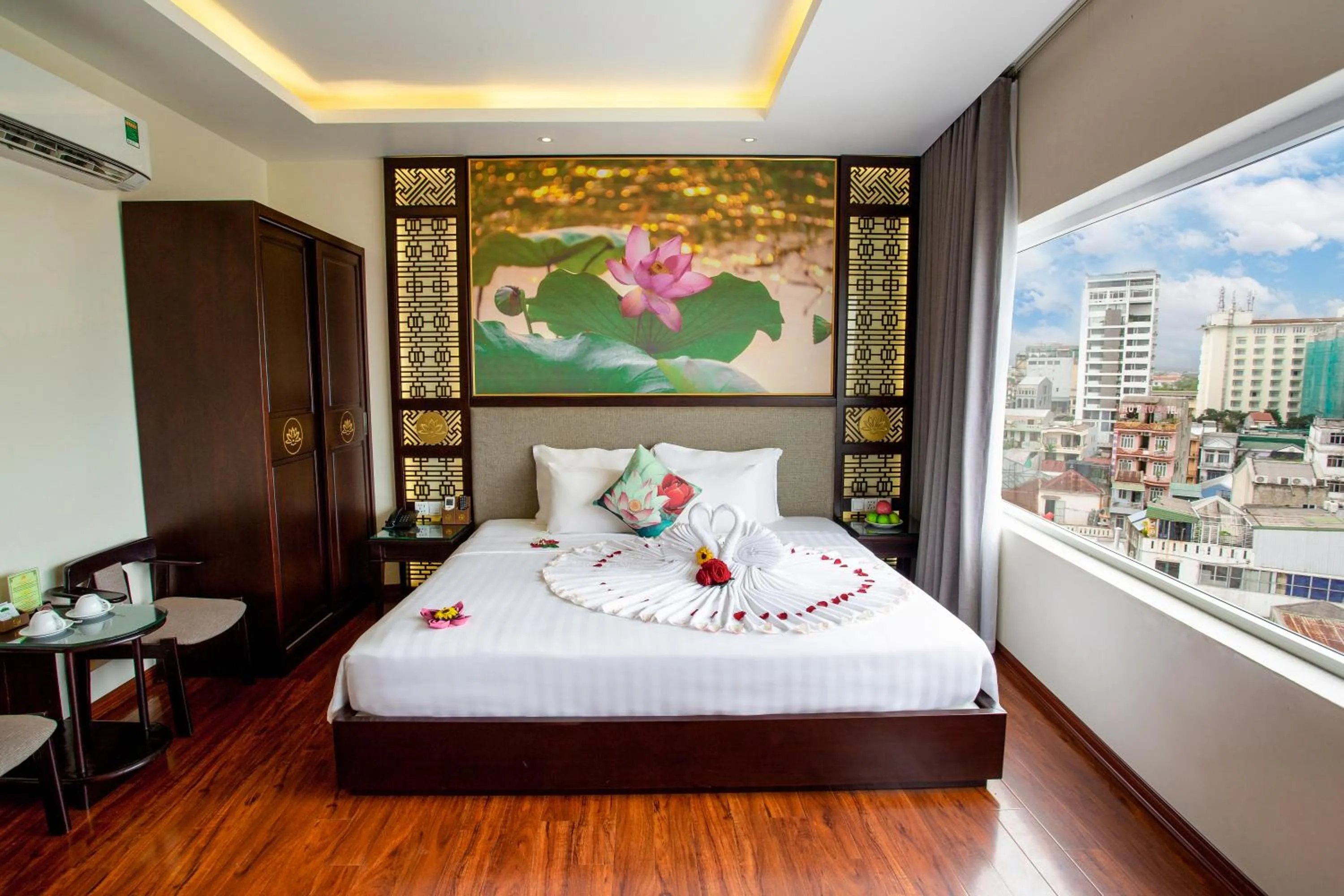 Bed in Thanh Lich Hue Hotel