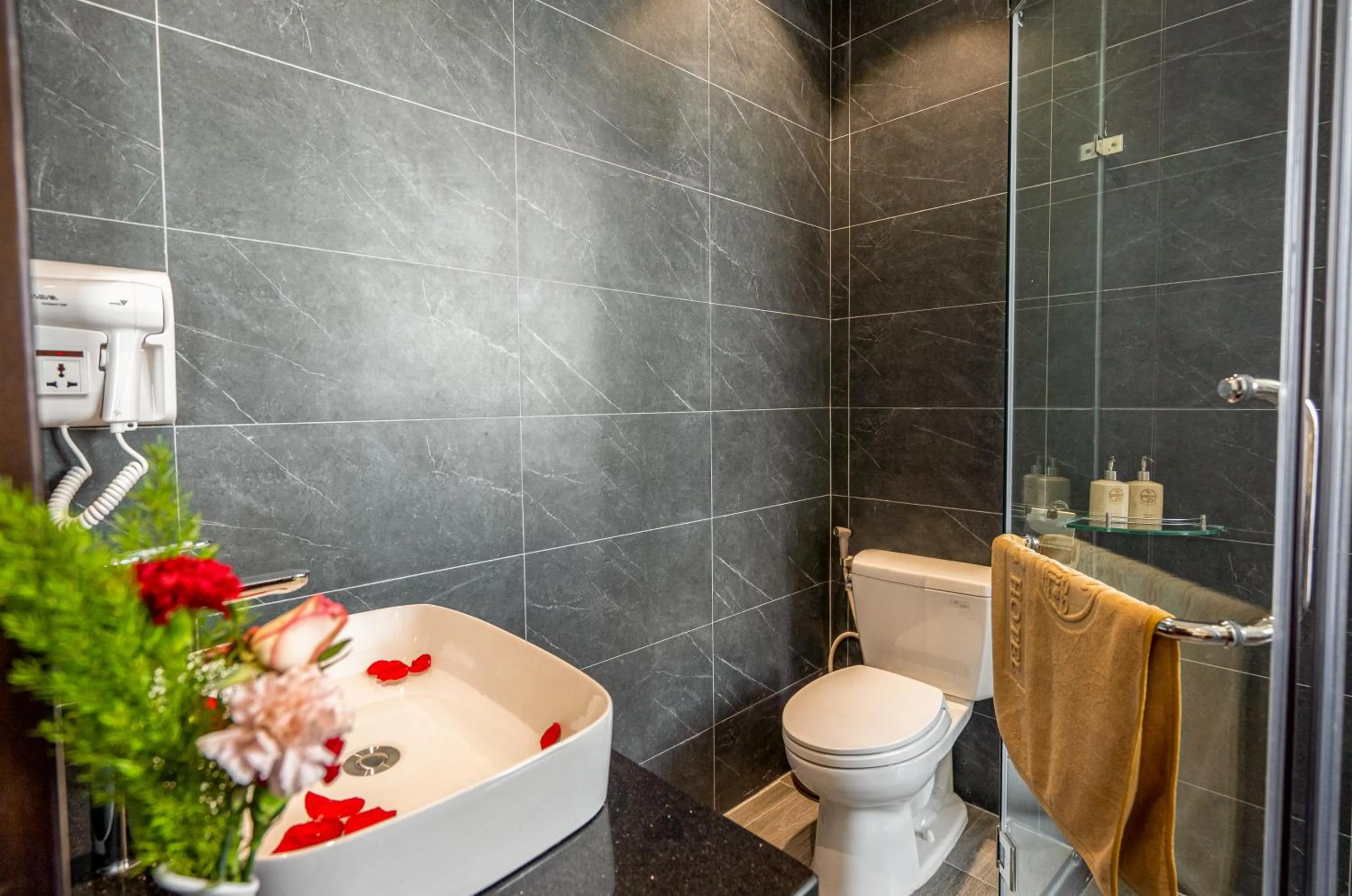 Shower in Thanh Lich Hue Hotel