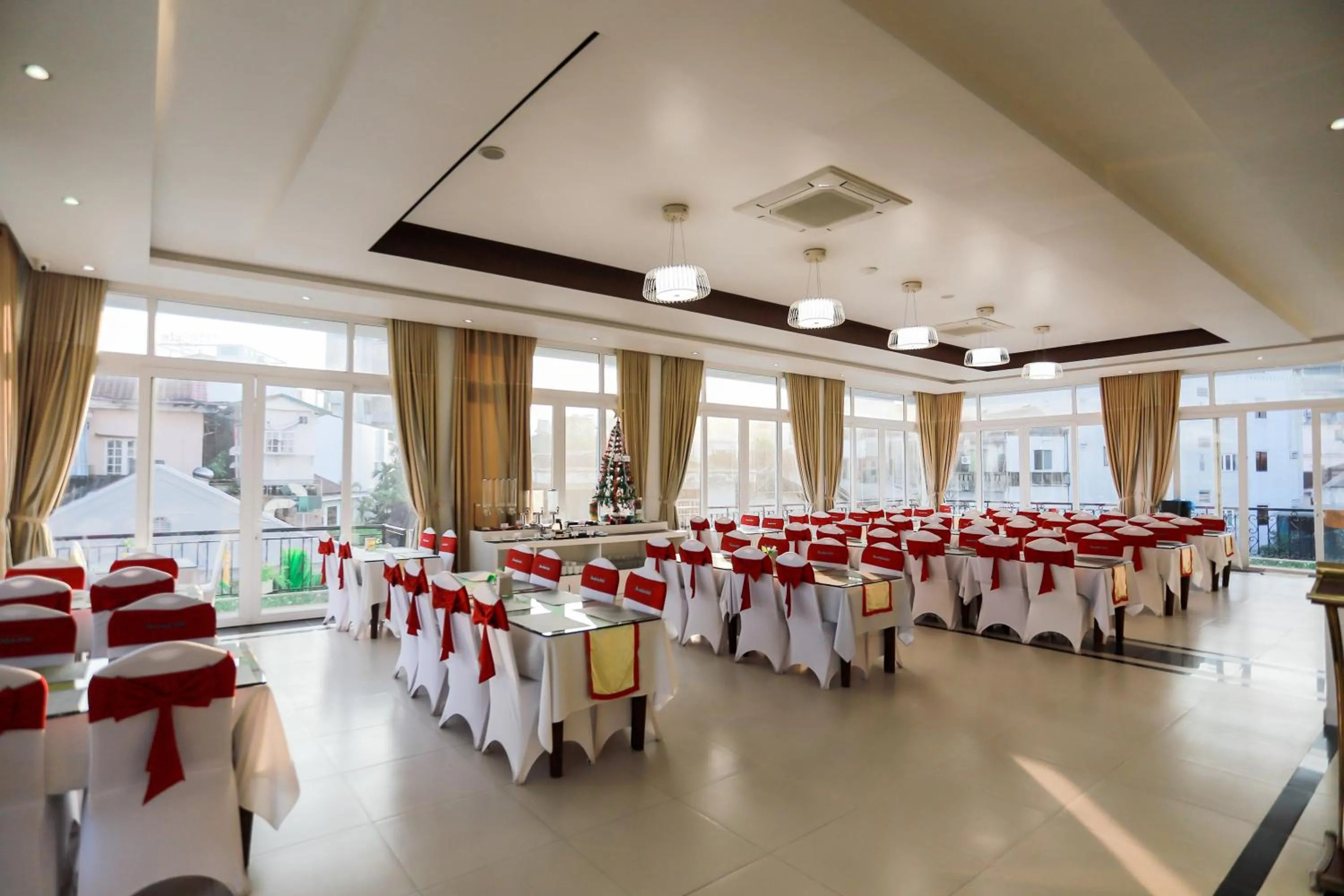 Restaurant/places to eat in Thanh Lich Hue Hotel