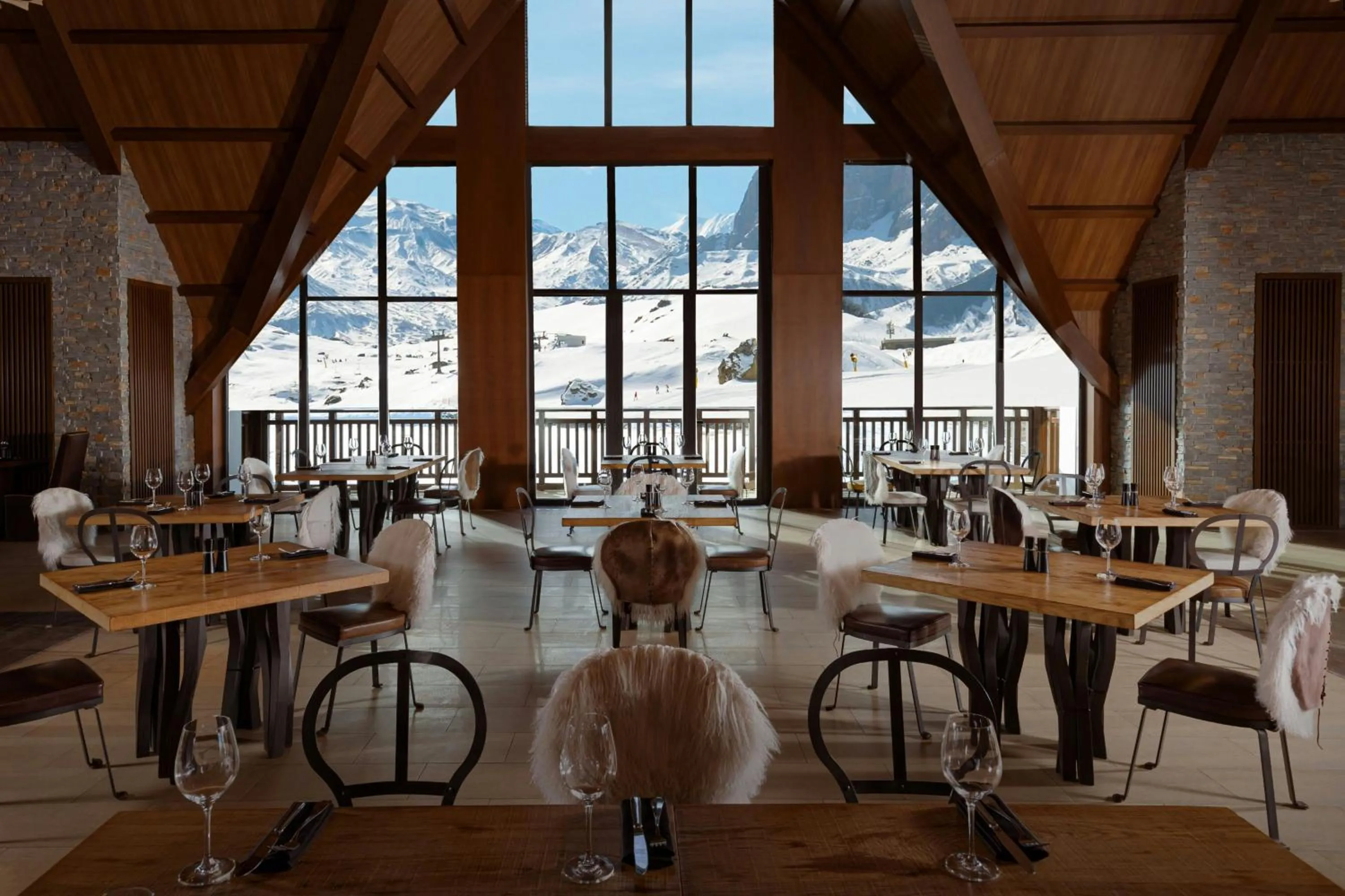 Lounge or bar in Park Chalet, Shahdag, Autograph Collection