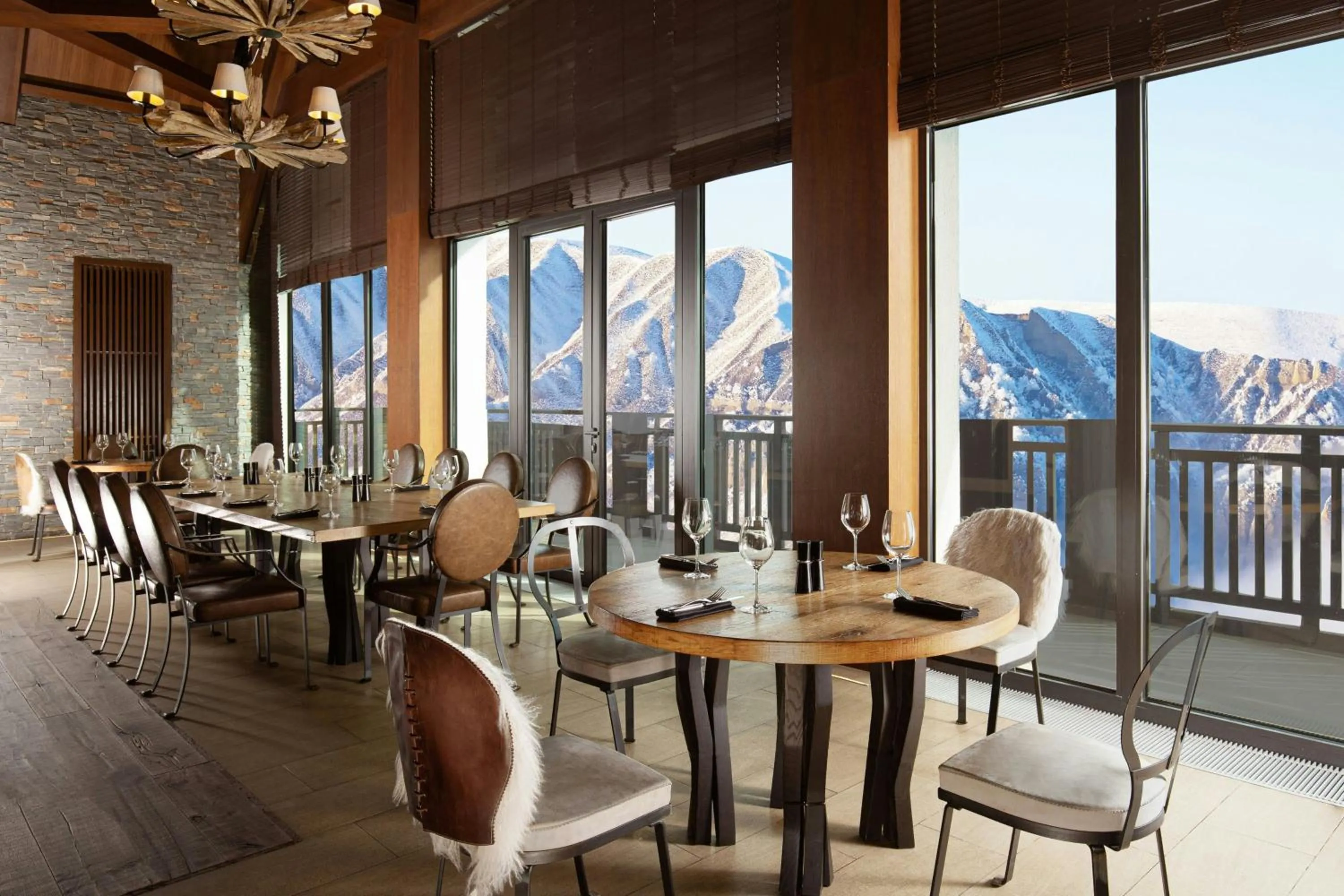 Lounge or bar in Park Chalet, Shahdag, Autograph Collection