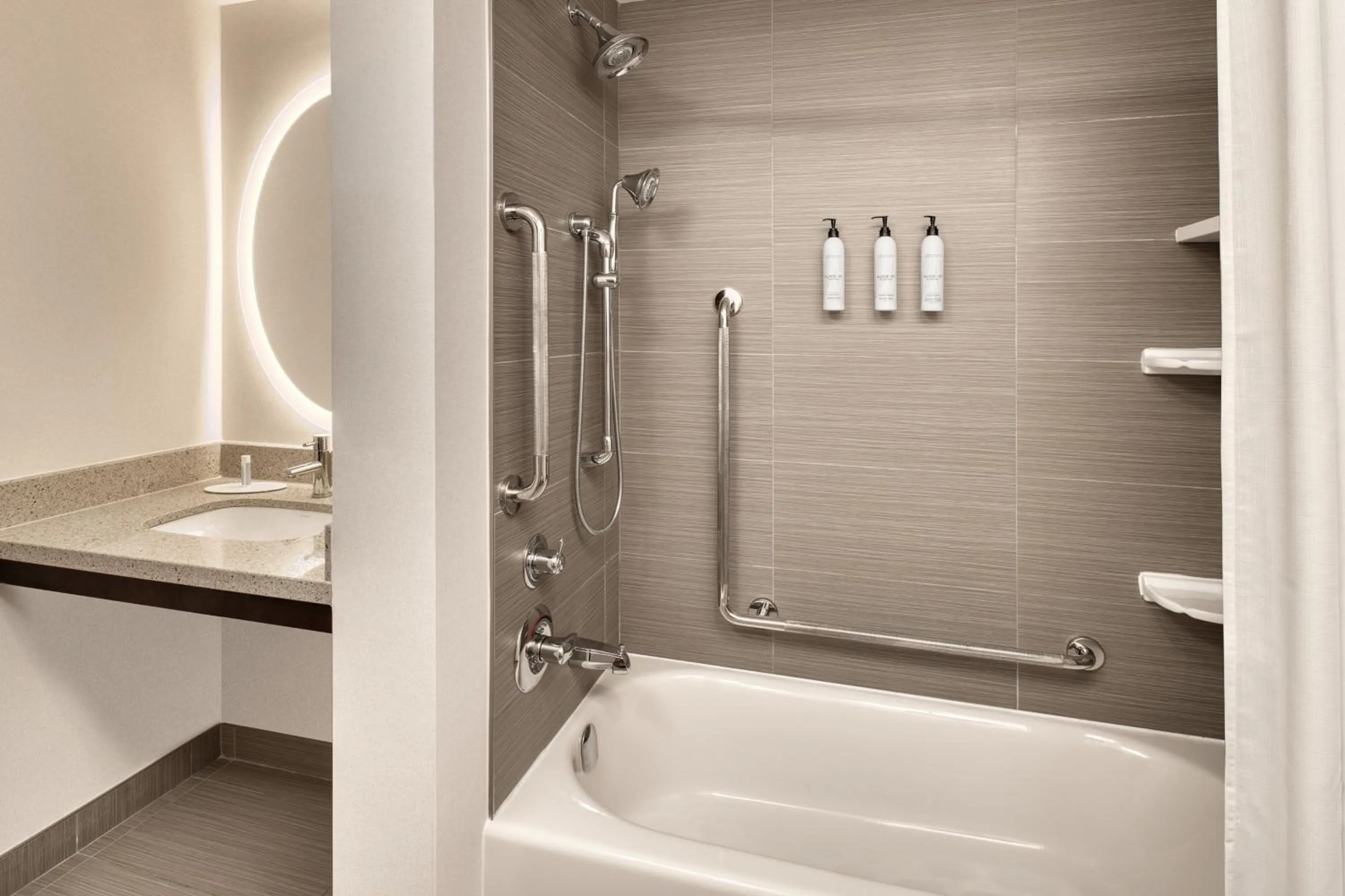 Bathroom in TownePlace Suites by Marriott Belleville