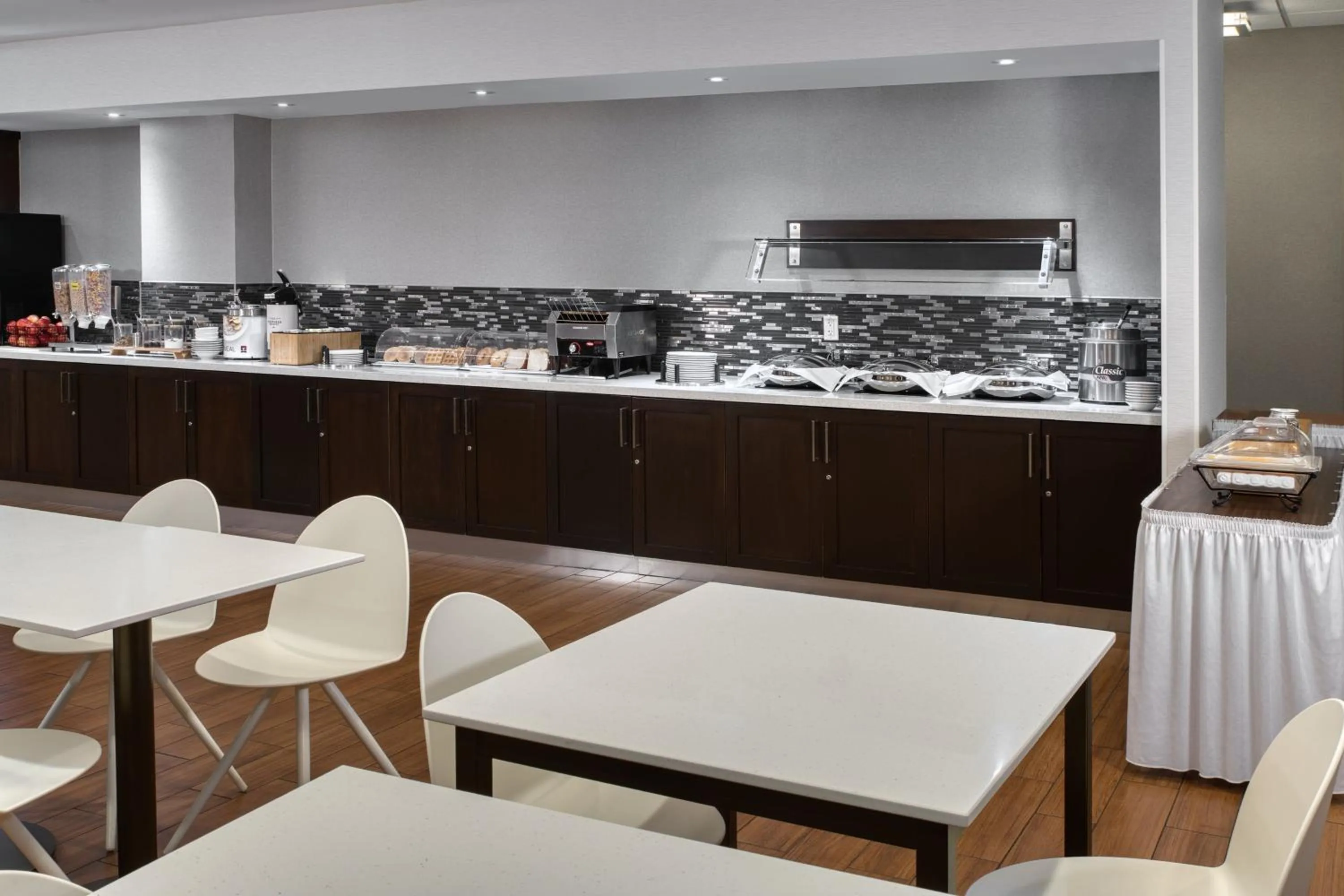 Breakfast in TownePlace Suites by Marriott Belleville