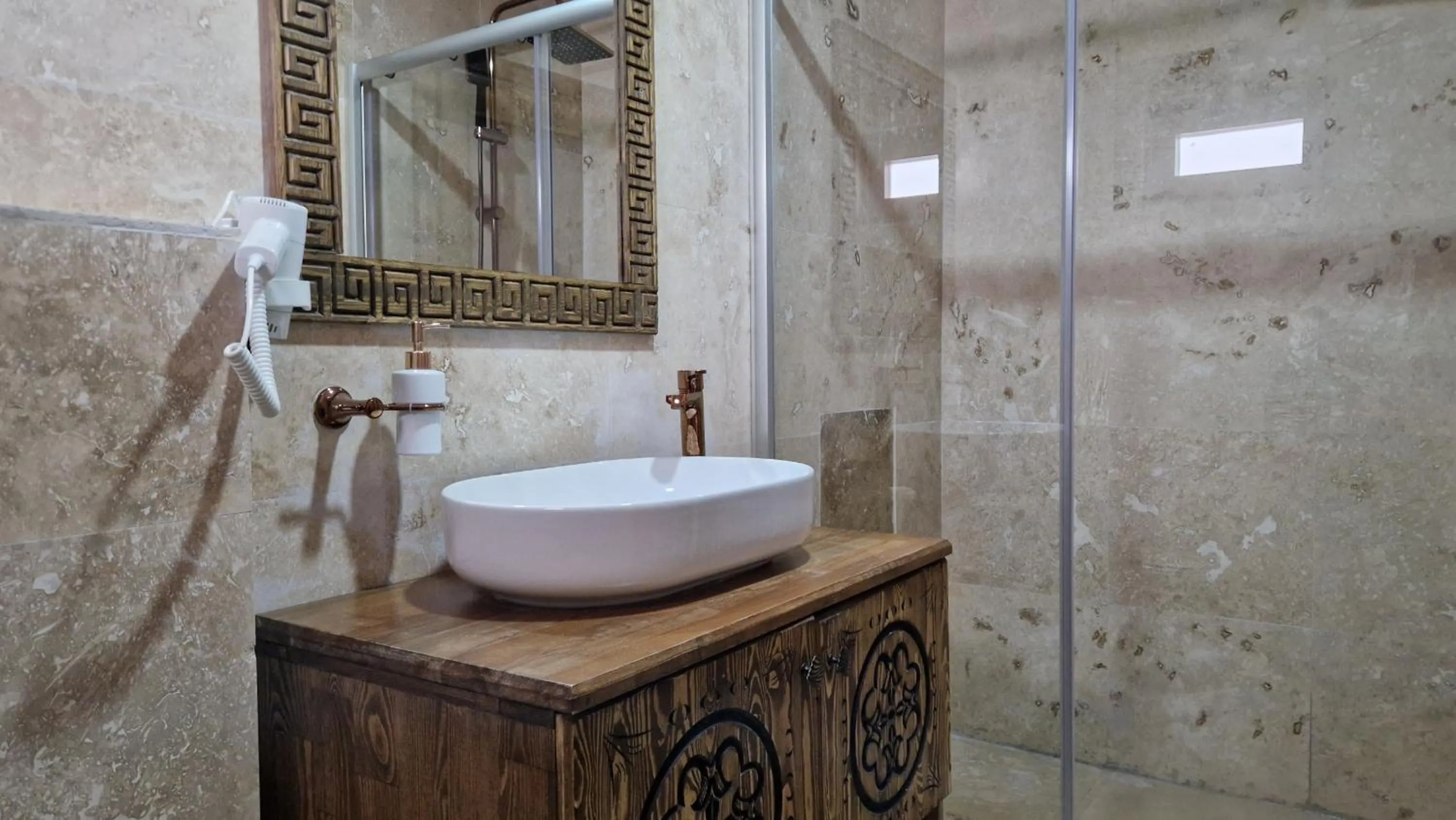 Shower in Elite Rose Cappadocia