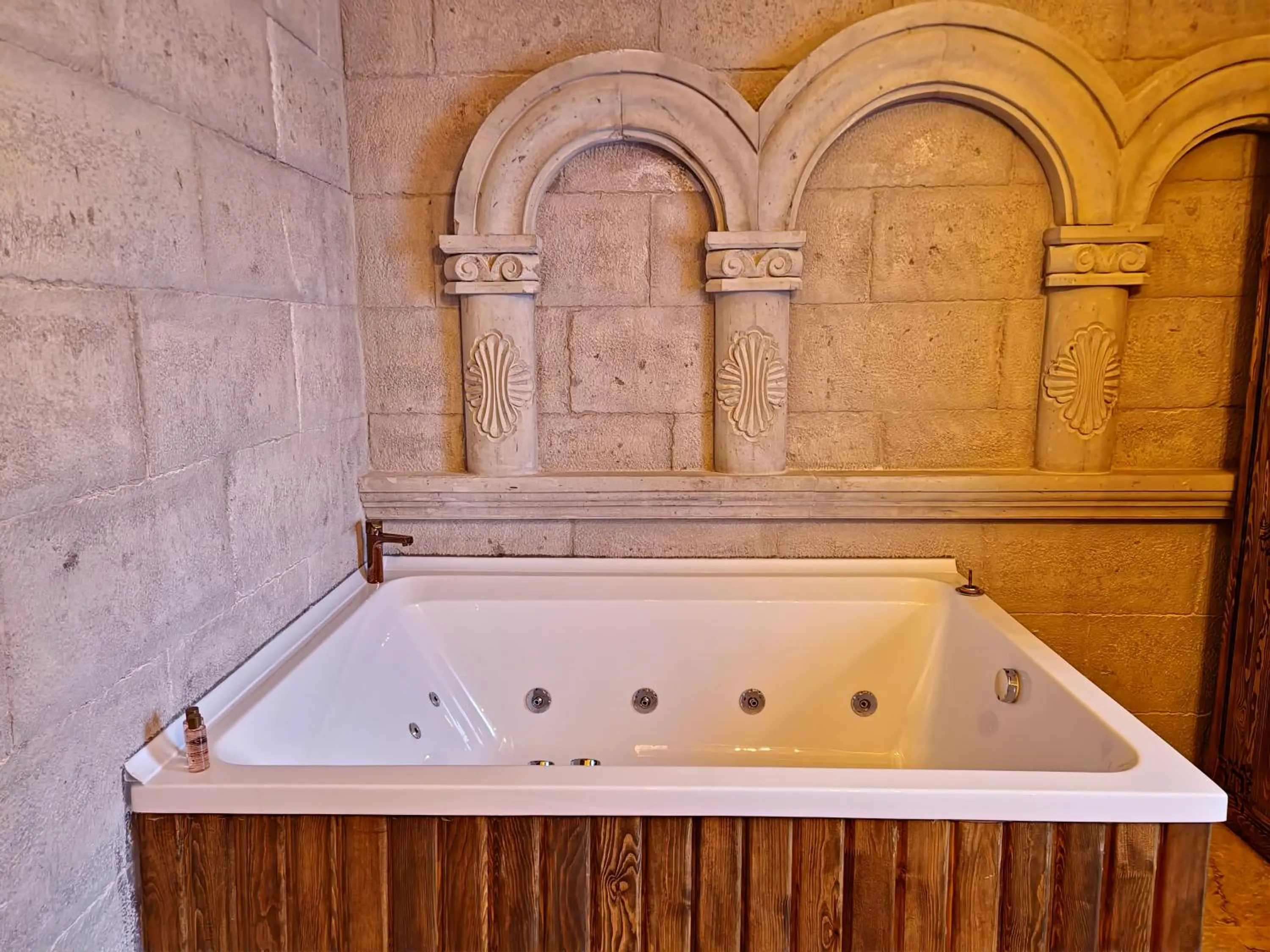 Hot Tub in Elite Rose Cappadocia