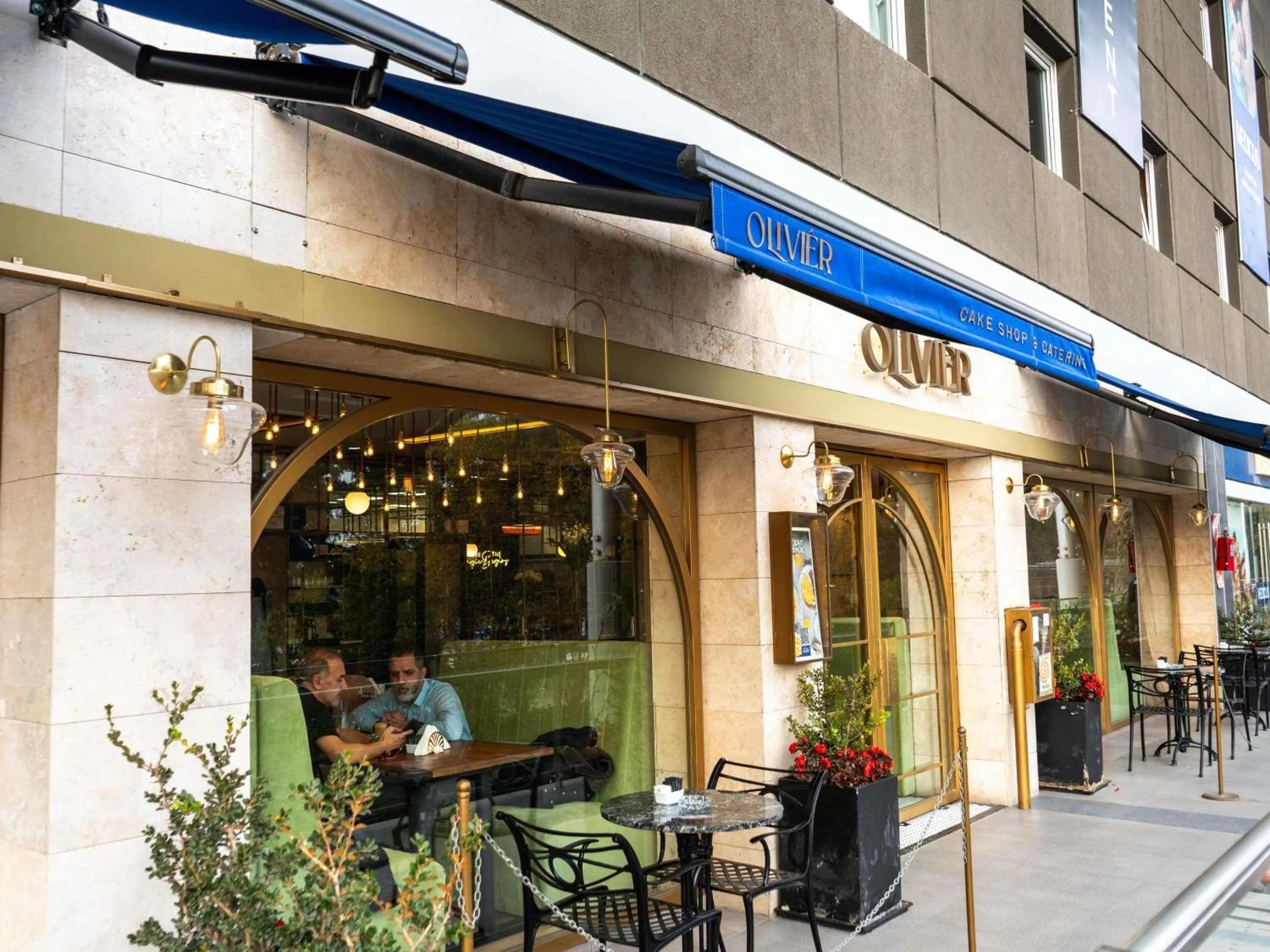 Restaurant/places to eat in ibis Pilar