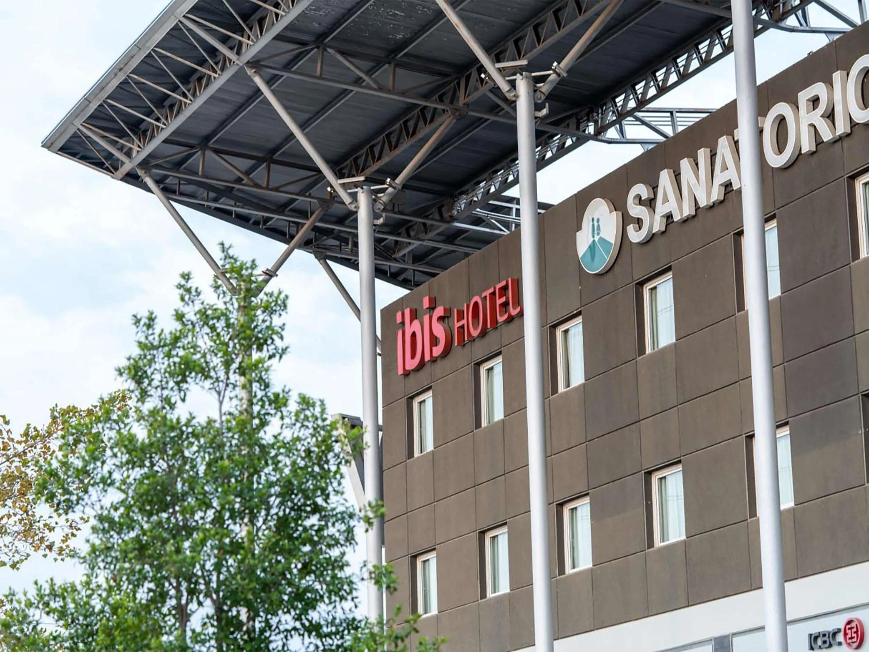 Property building in ibis Pilar