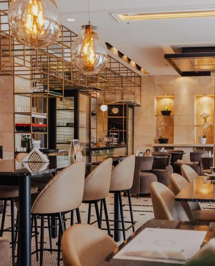 Restaurant/places to eat in ibis Pilar