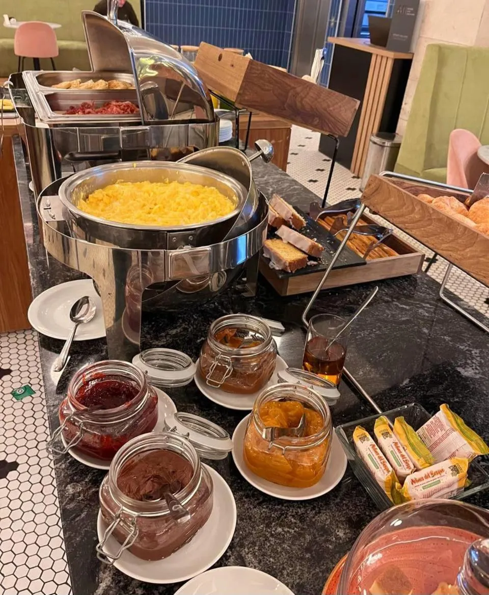 Buffet breakfast in ibis Pilar