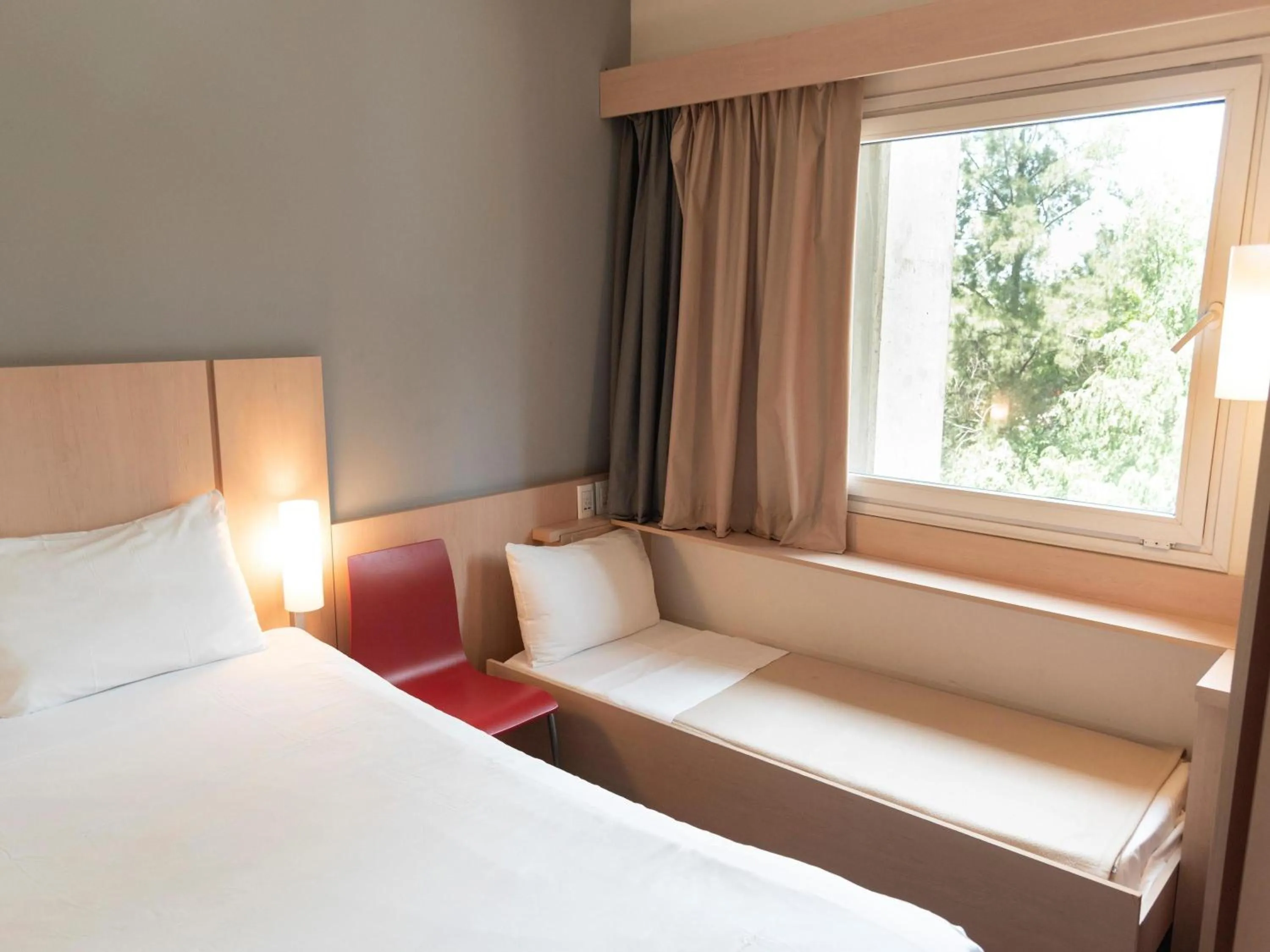 Bedroom, Bed in ibis Pilar