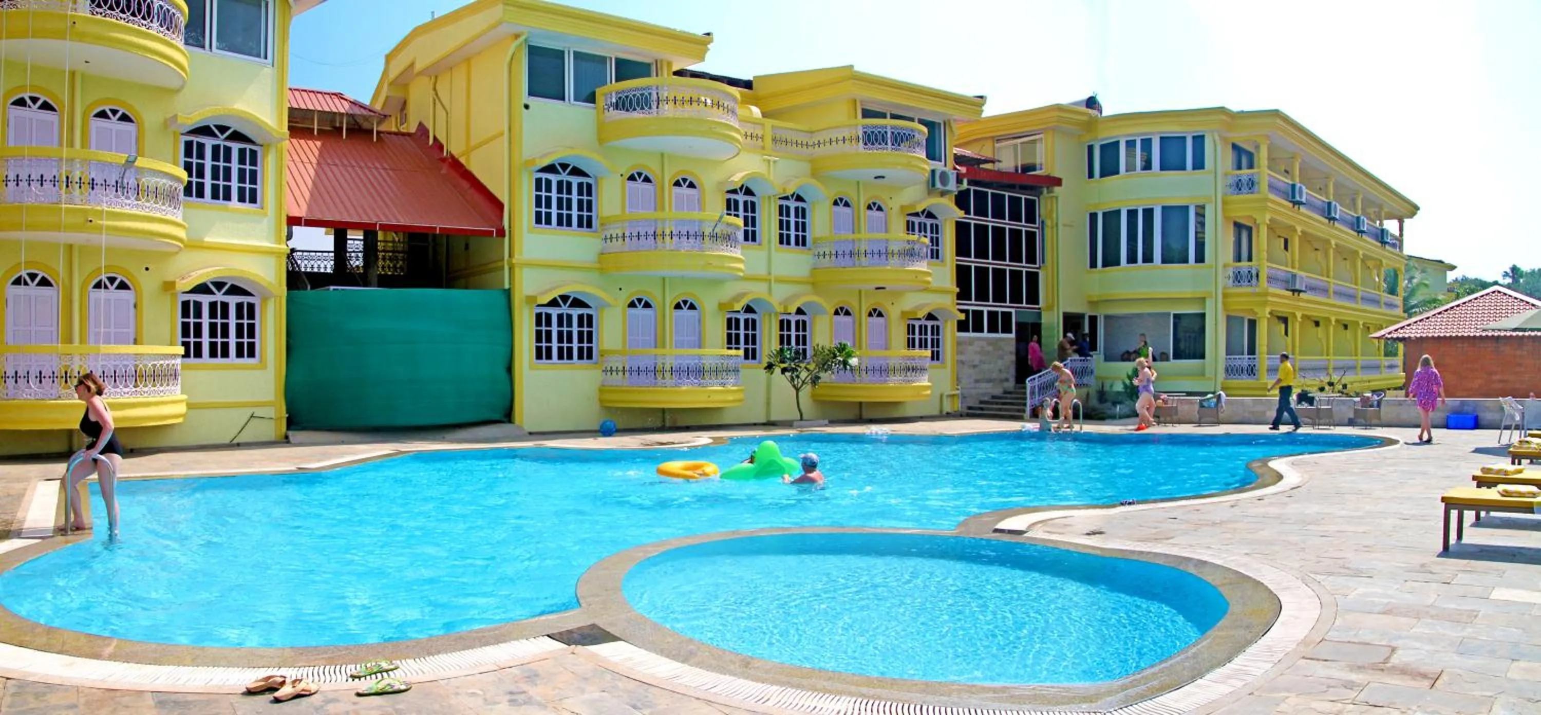 Swimming pool in Praia Da Oura - Boutique Resort