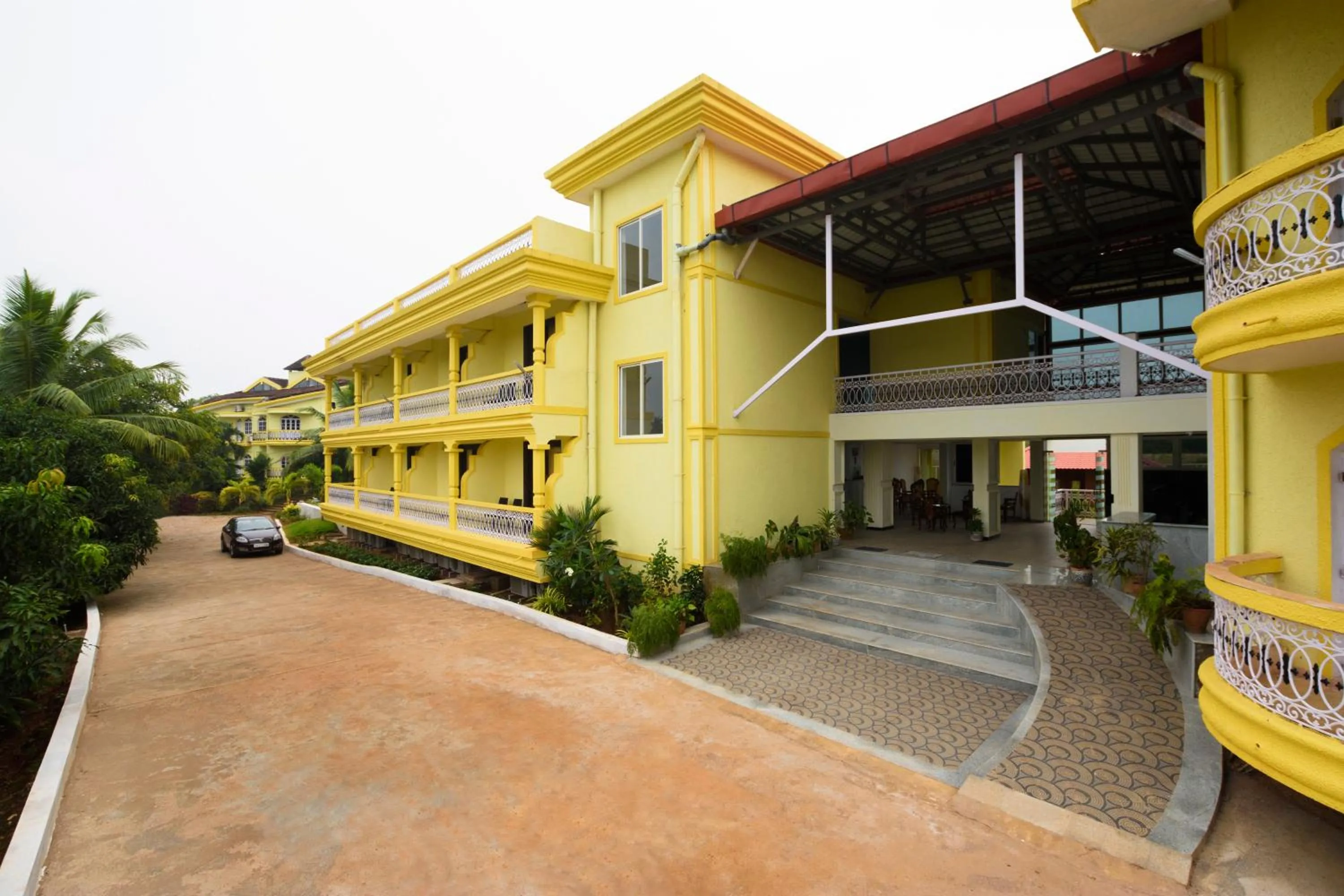 Inner courtyard view in Praia Da Oura - Boutique Resort