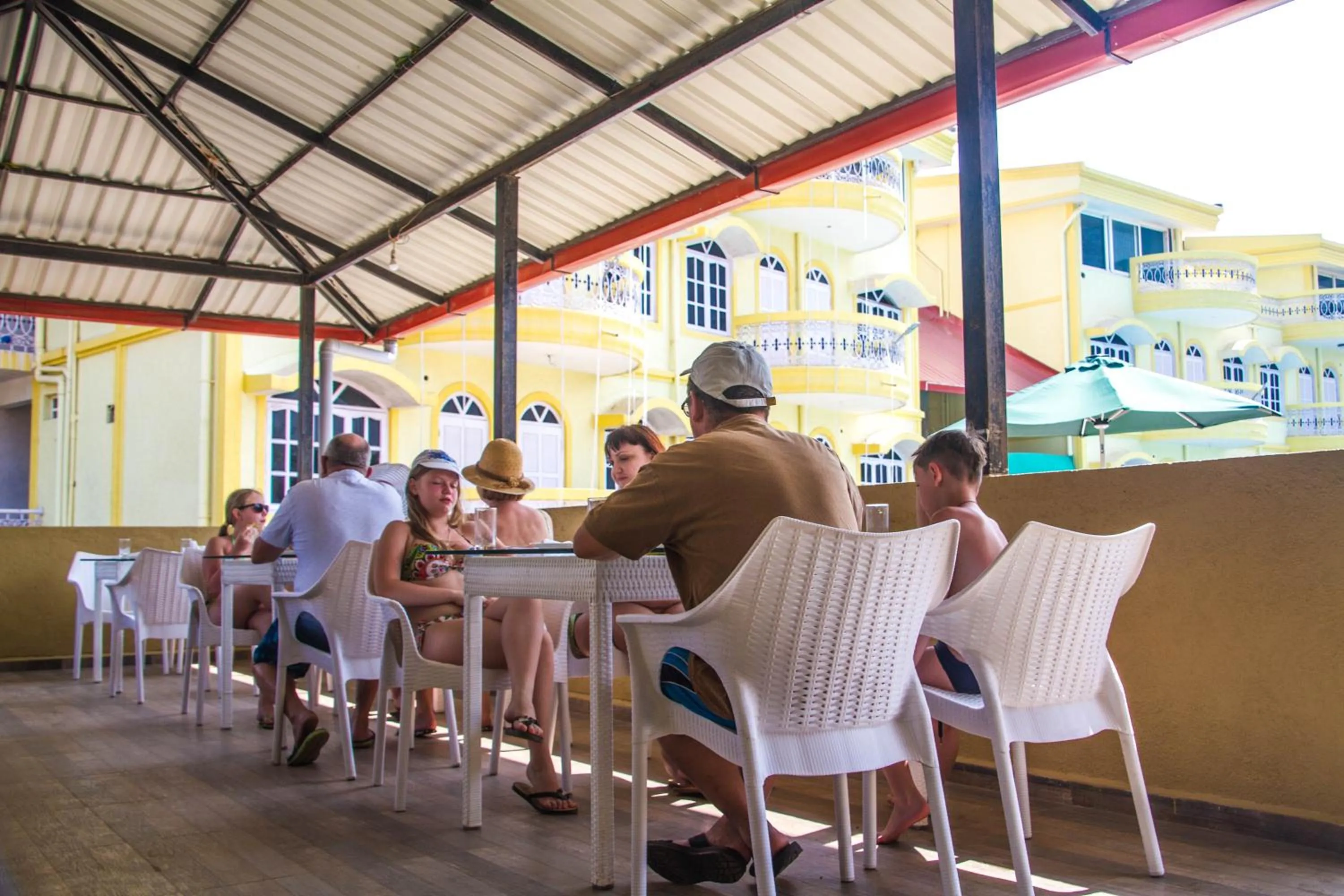 Restaurant/places to eat in Praia Da Oura - Boutique Resort