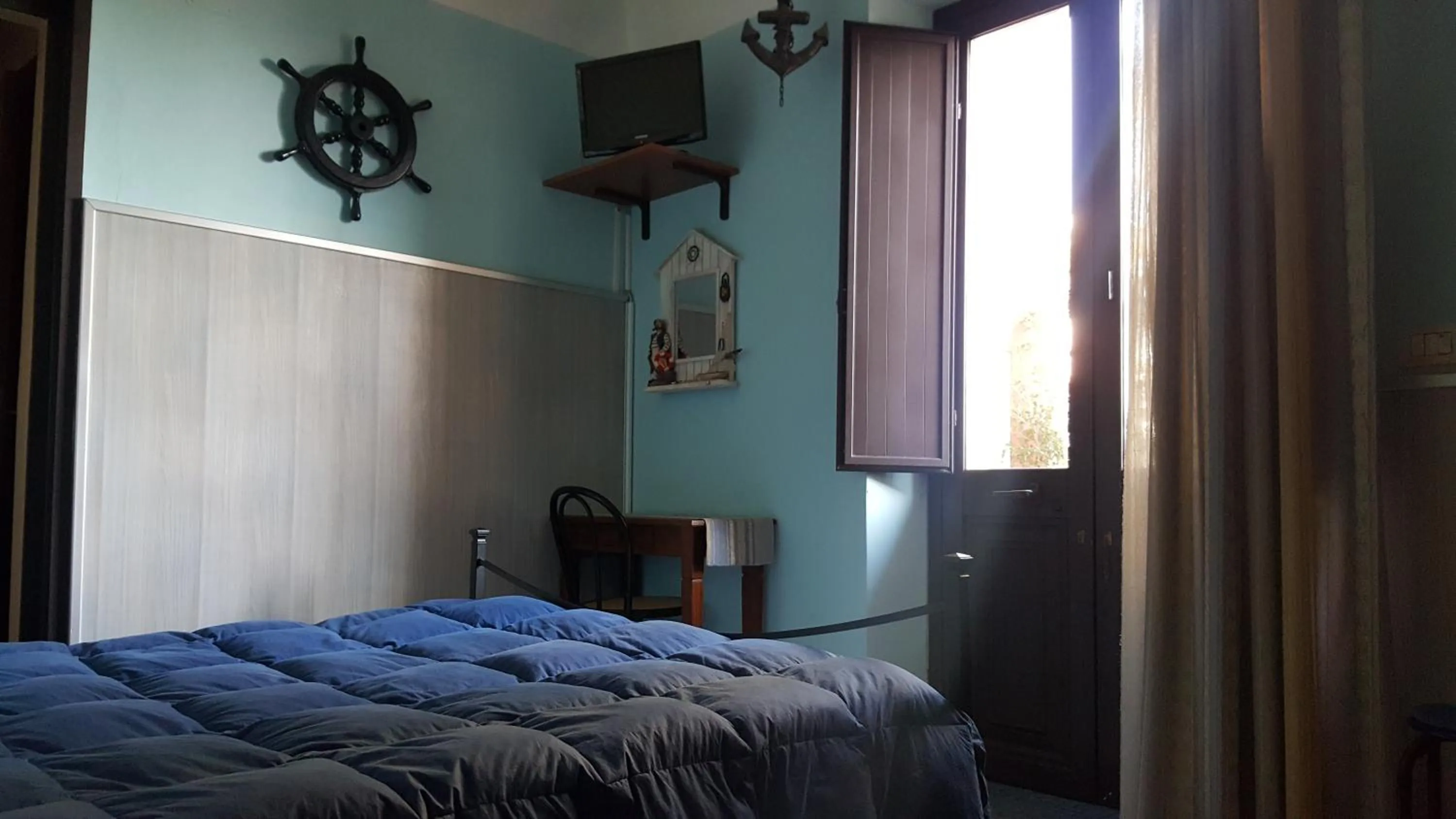 Decorative detail, Bed in B&B I Mastrazzi Riposto Giarre