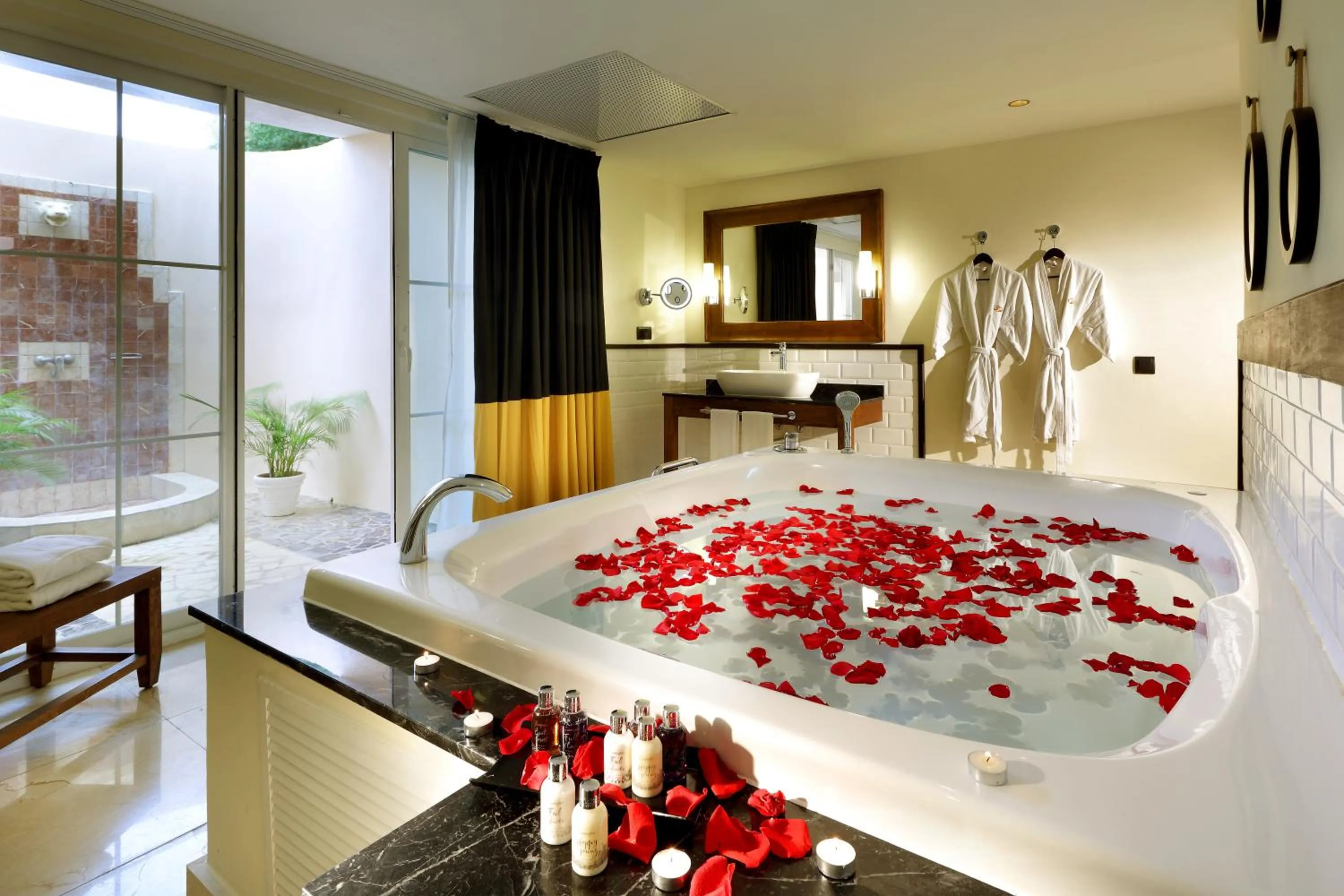 Bathroom, Bed in The Signature Level at Grand Palladium Lady Hamilton Resort & Spa- All Inclusive
