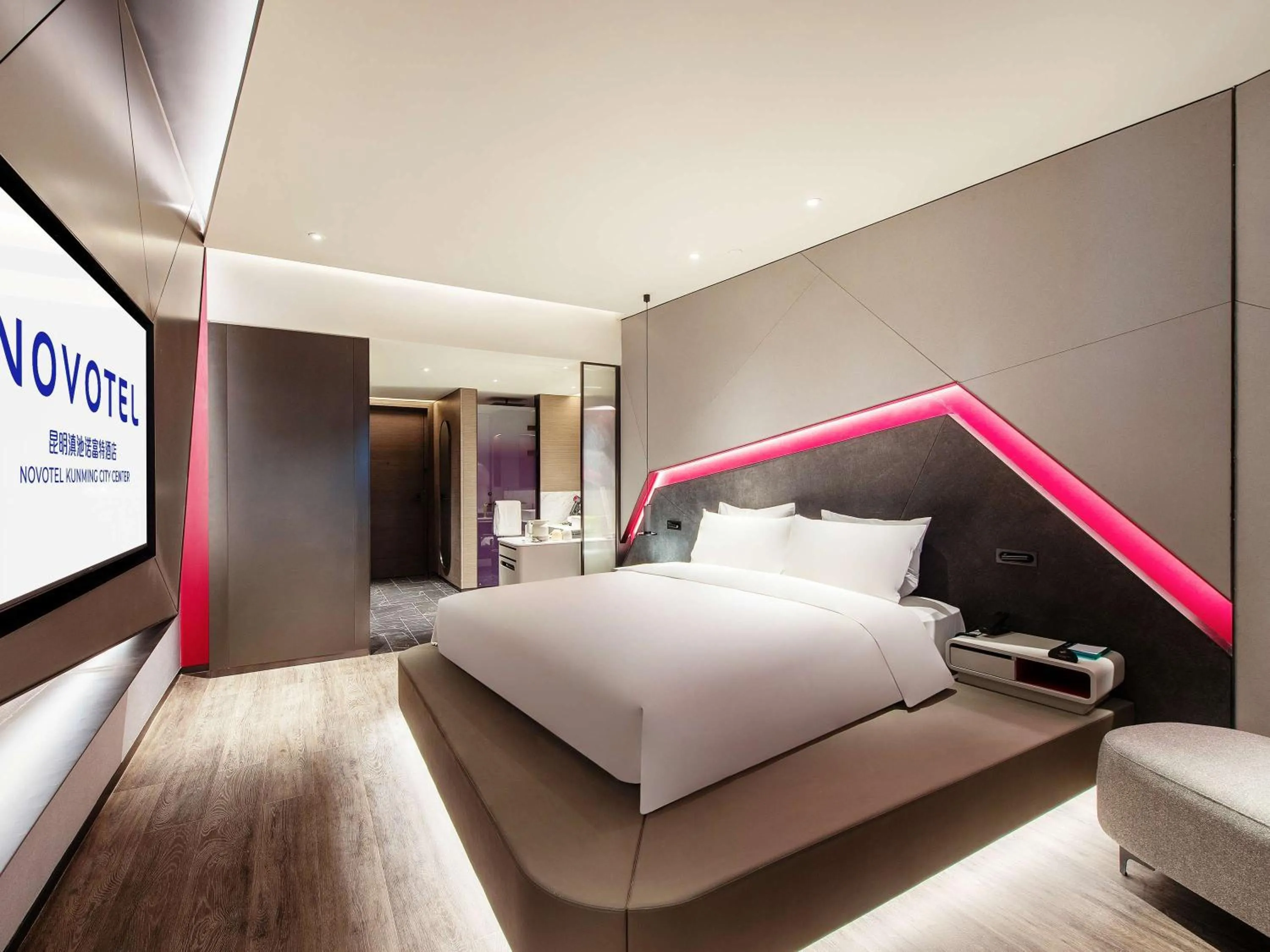 Deluxe King Room City View in Novotel Kunming City Center