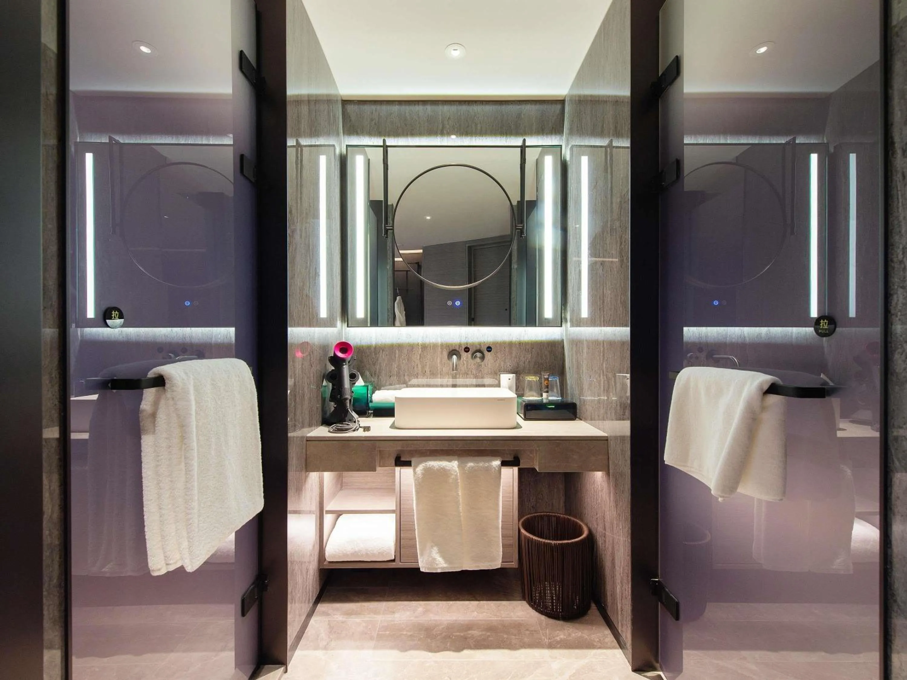 Bedroom in Novotel Kunming City Center