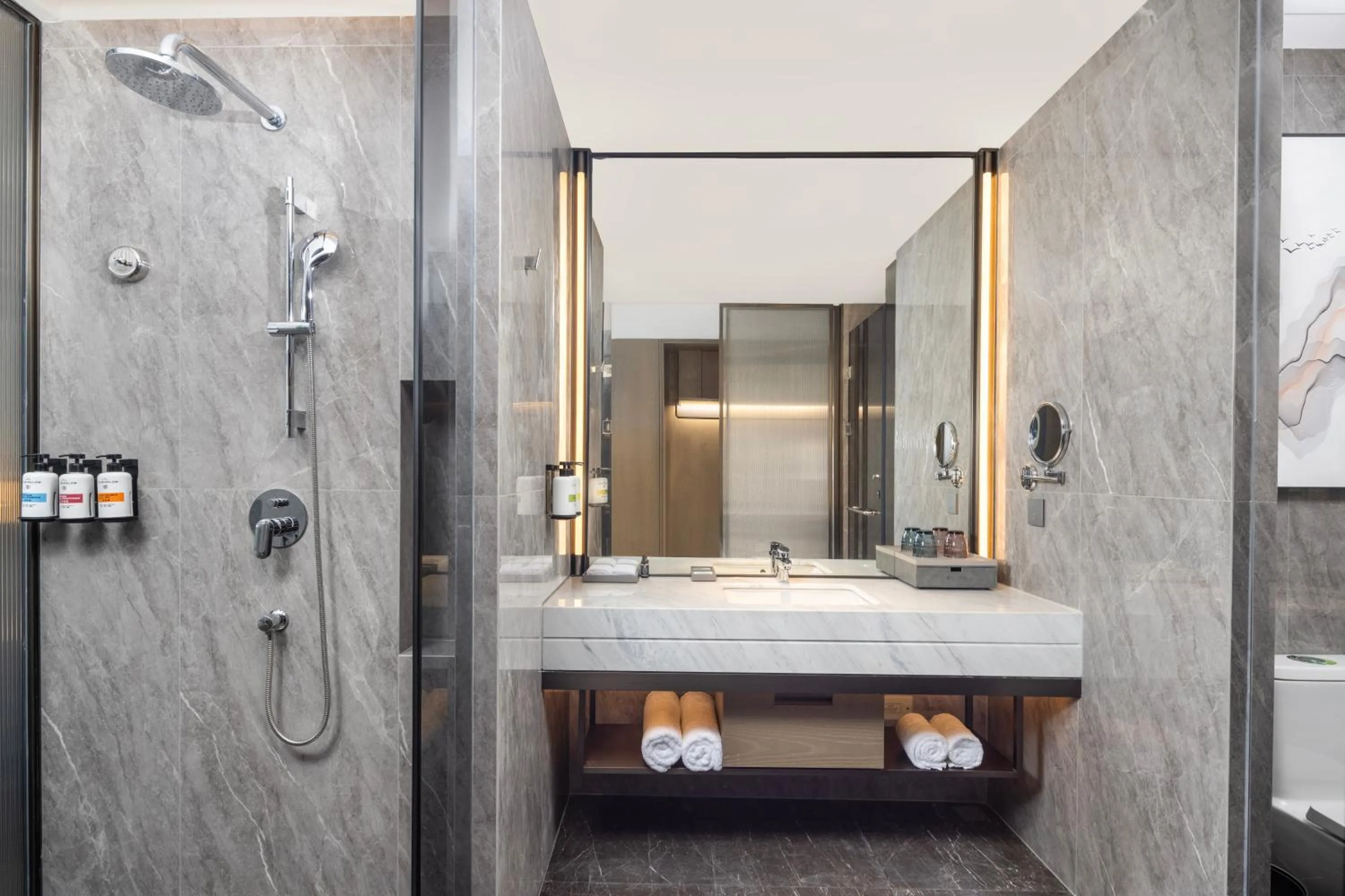 Toilet in Pullman Taizhou Shenxianju