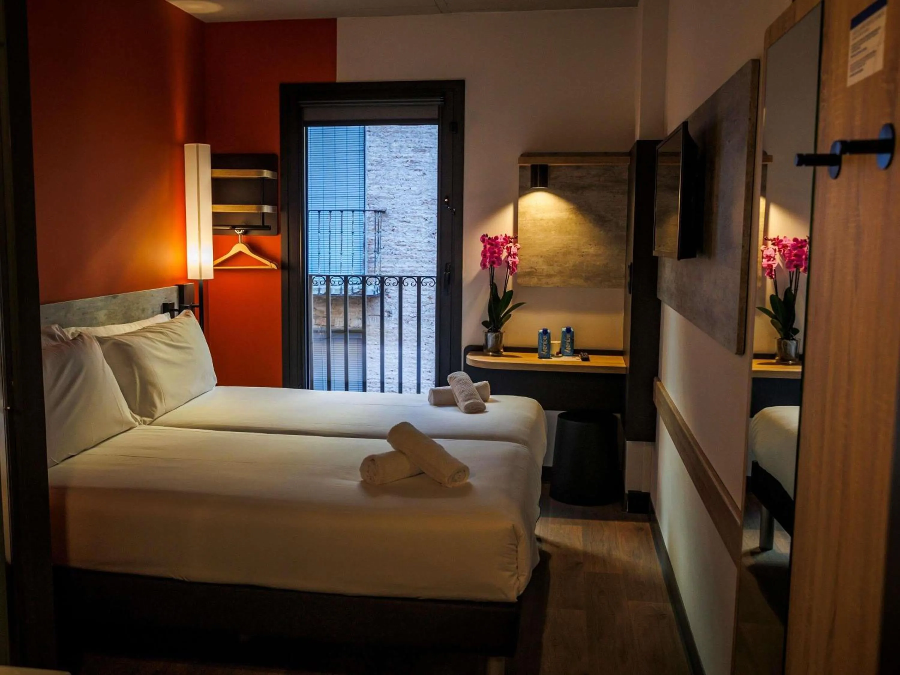 Bedroom, Bed in ibis budget Logroño Centro